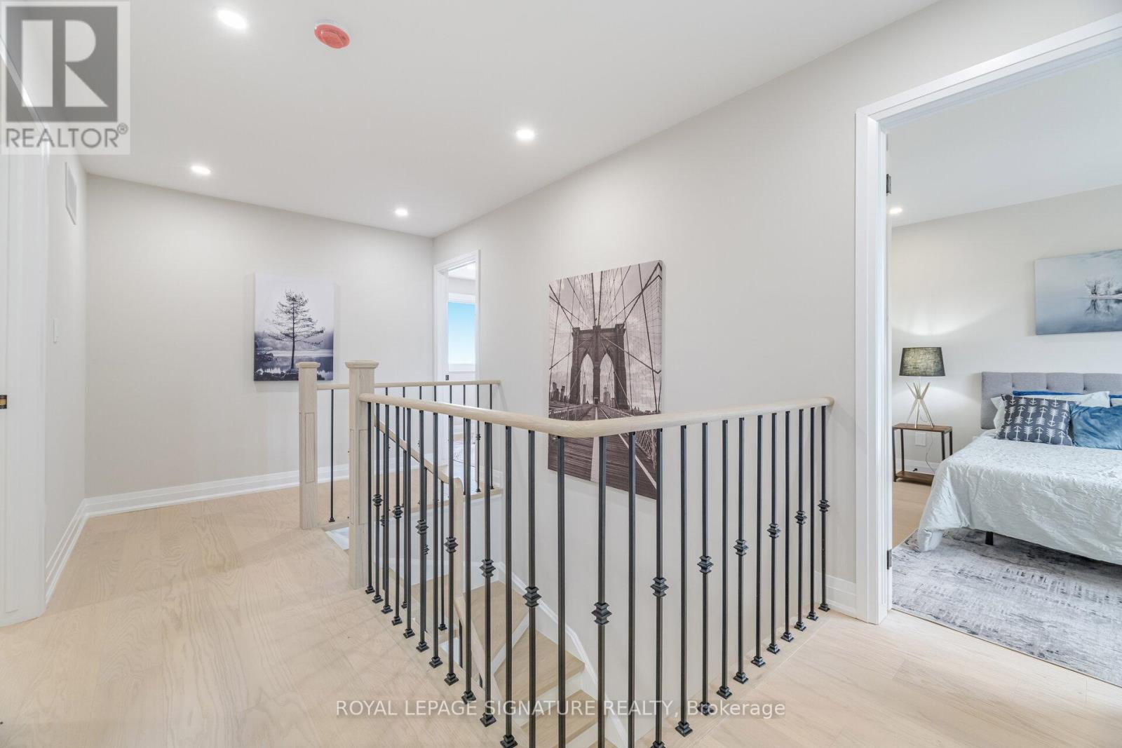 Photo 29 of 2392 Arnold Crescent, Burlington ON