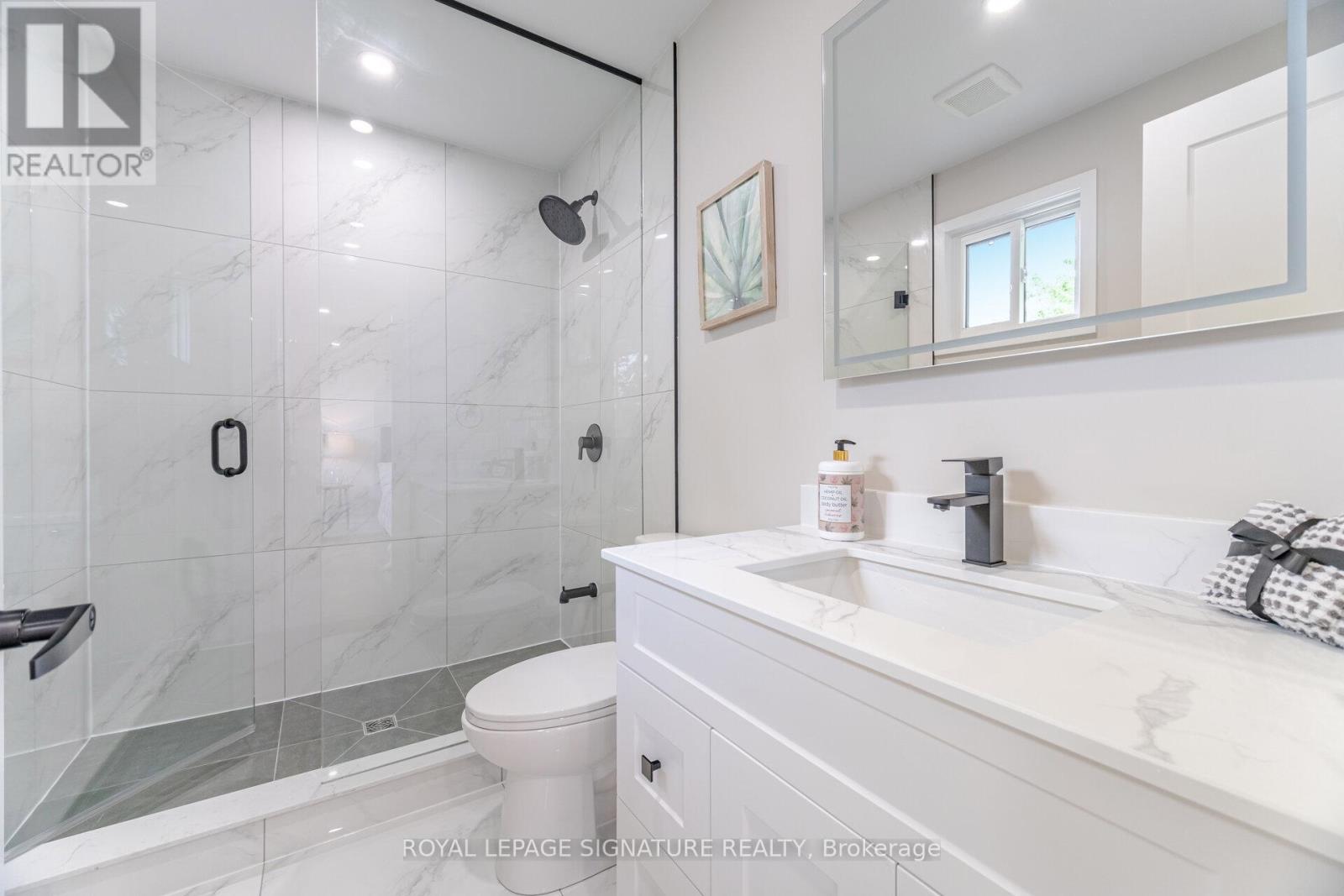 Photo 15 of 2392 Arnold Crescent, Burlington ON
