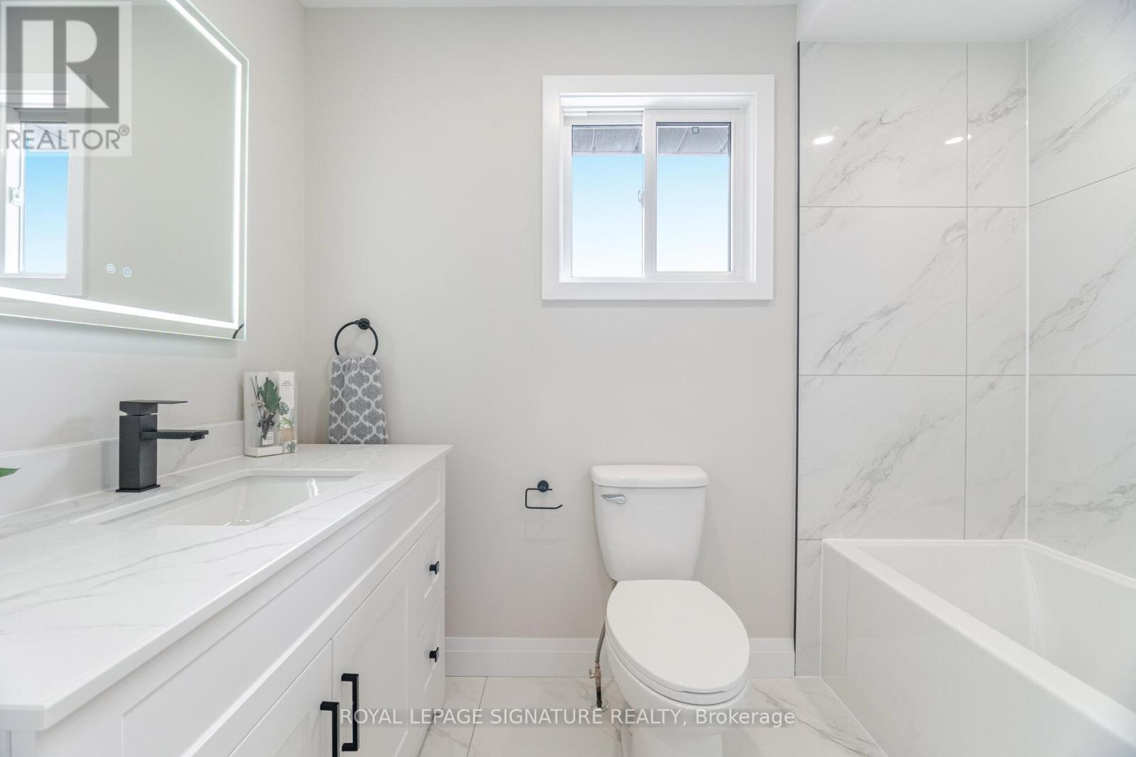 Photo 25 of 2392 Arnold Crescent, Burlington ON