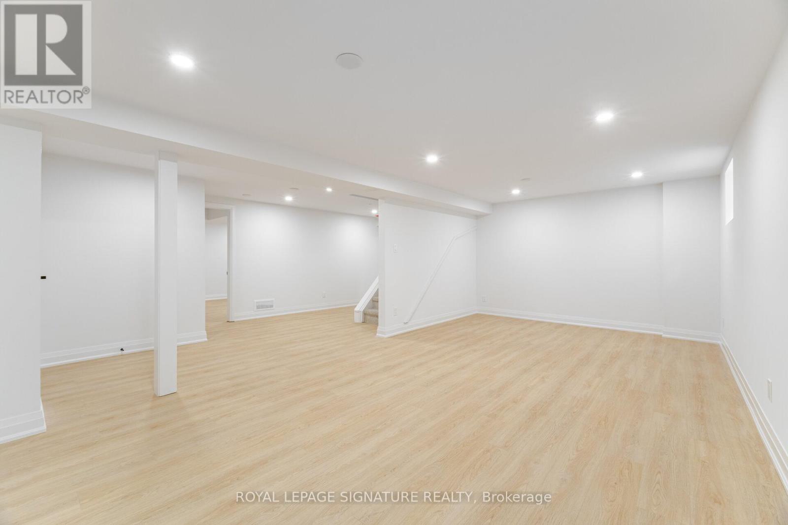 Photo 38 of 2392 Arnold Crescent, Burlington ON