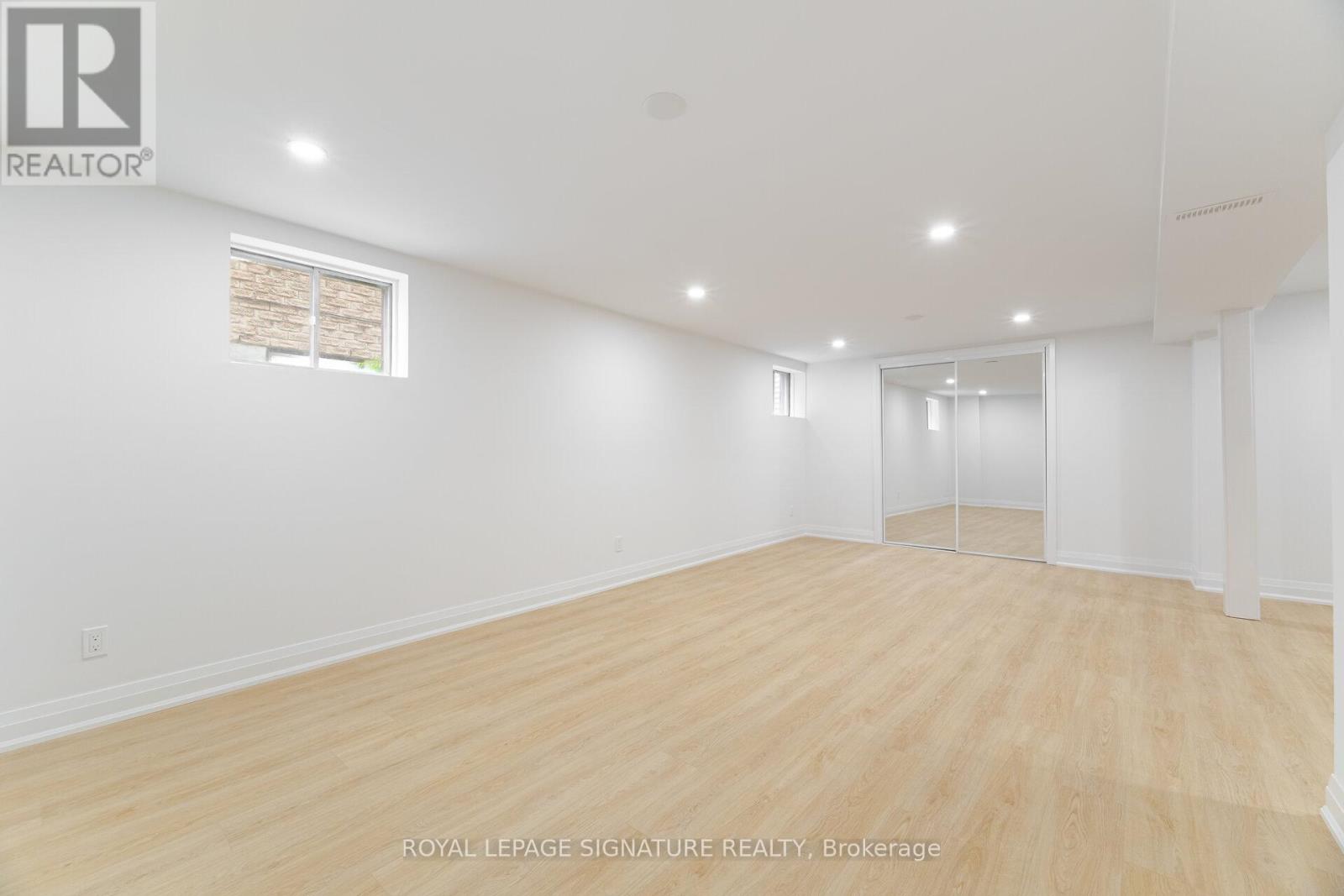 Photo 20 of 2392 Arnold Crescent, Burlington ON