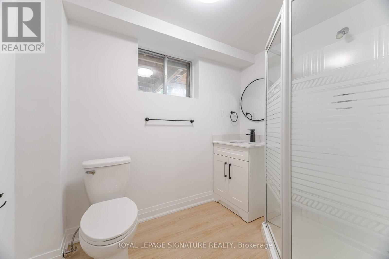 Photo 21 of 2392 Arnold Crescent, Burlington ON