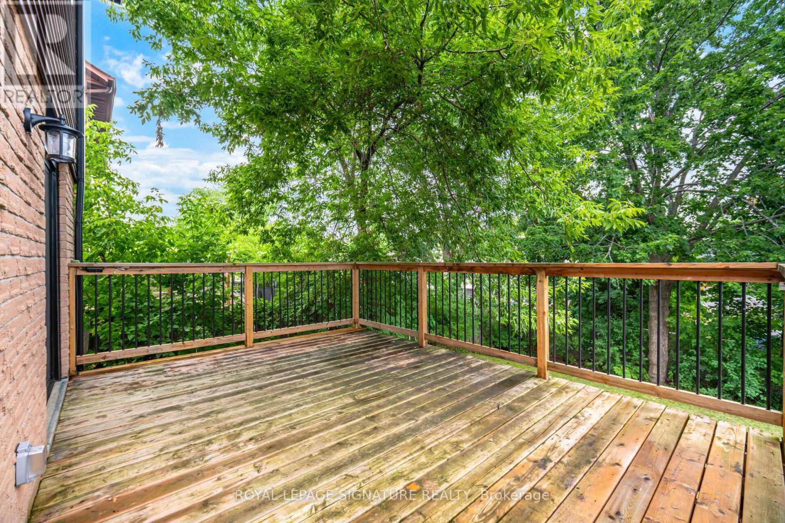 Photo 49 of 2392 Arnold Crescent, Burlington ON