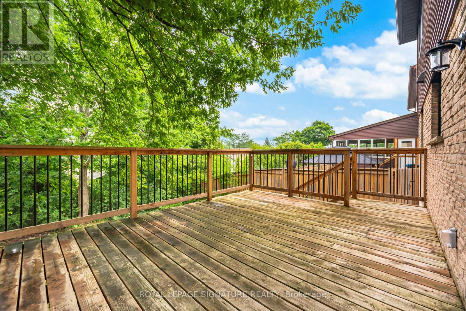 Photo 33 of 2392 Arnold Crescent, Burlington ON