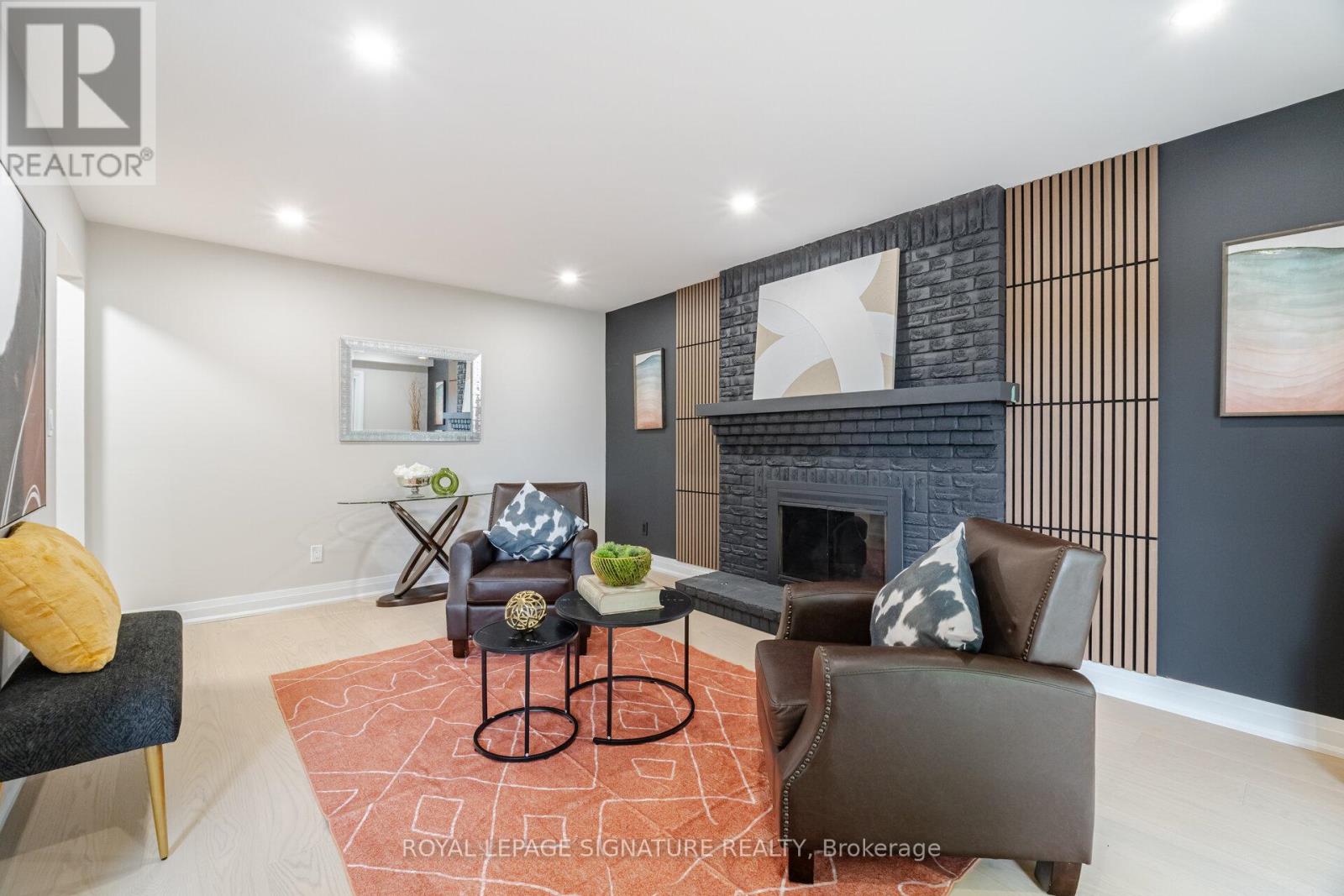 Photo 31 of 2392 Arnold Crescent, Burlington ON