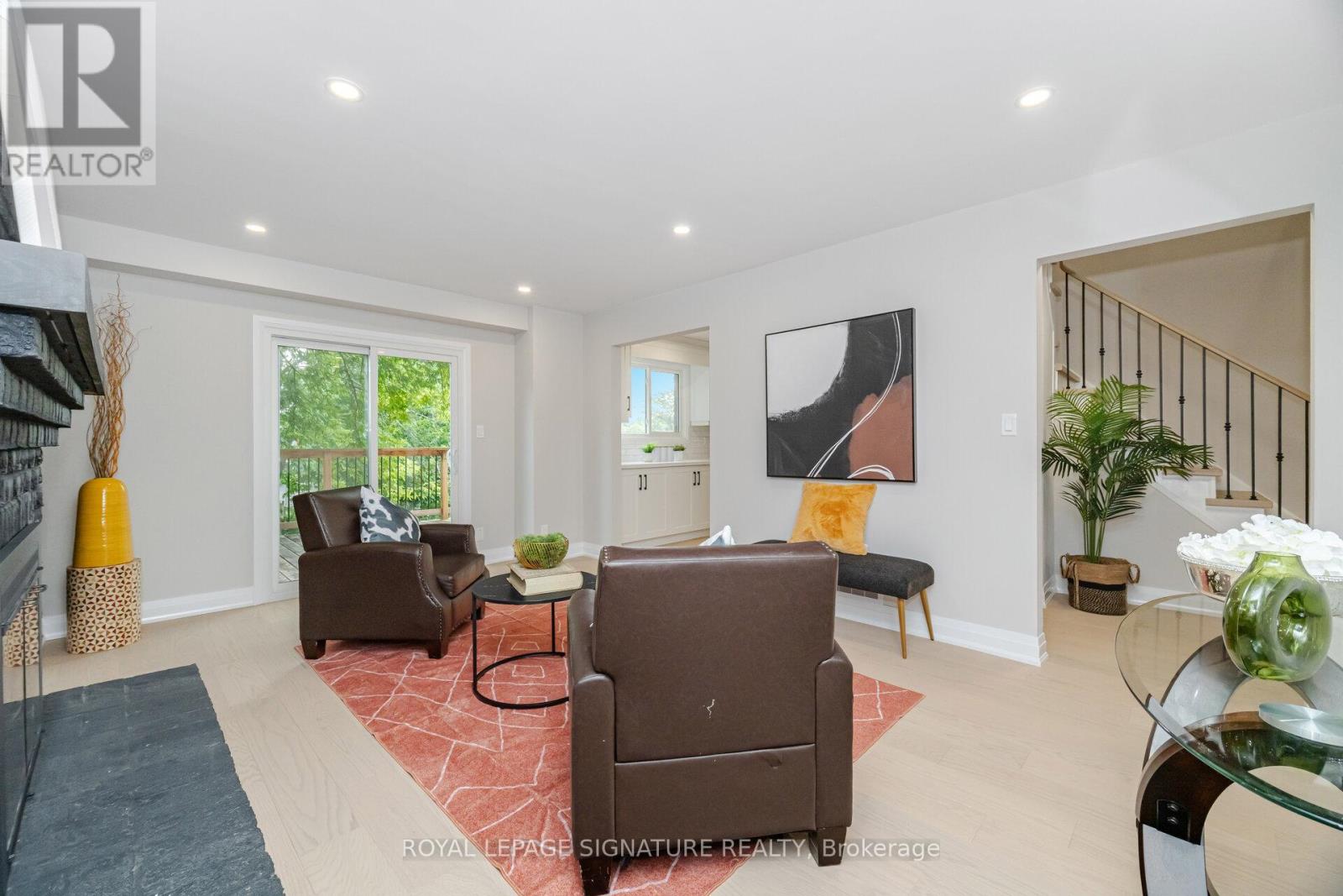 Photo 36 of 2392 Arnold Crescent, Burlington ON