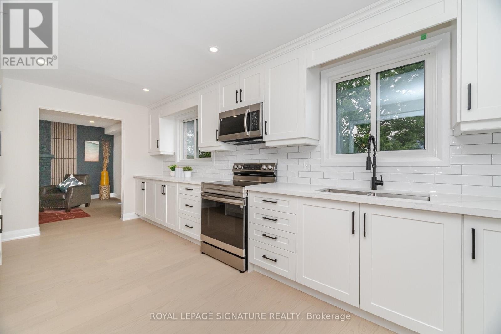 Photo 14 of 2392 Arnold Crescent, Burlington ON
