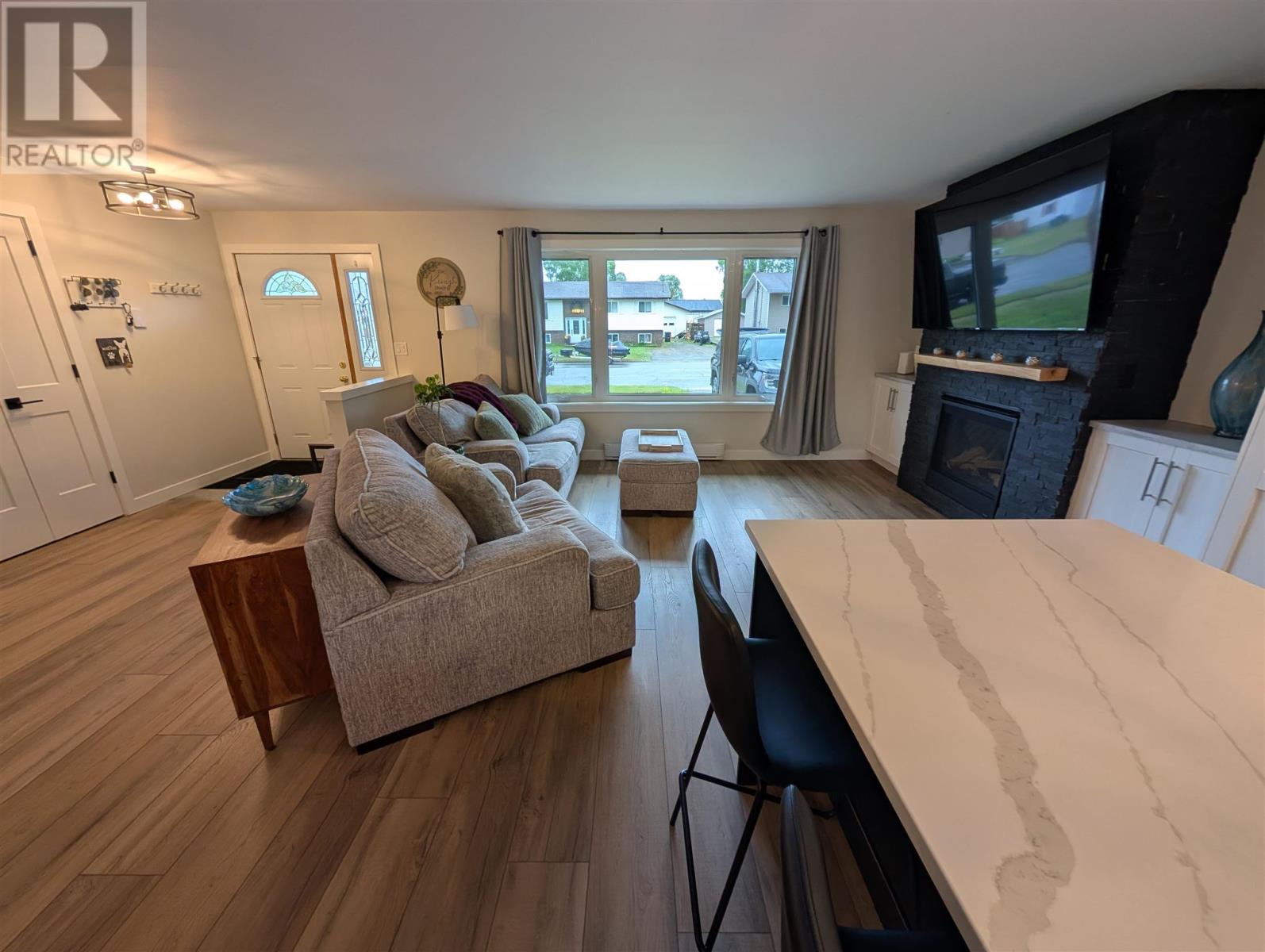 Photo 11 of 37 Birch St, Wawa ON