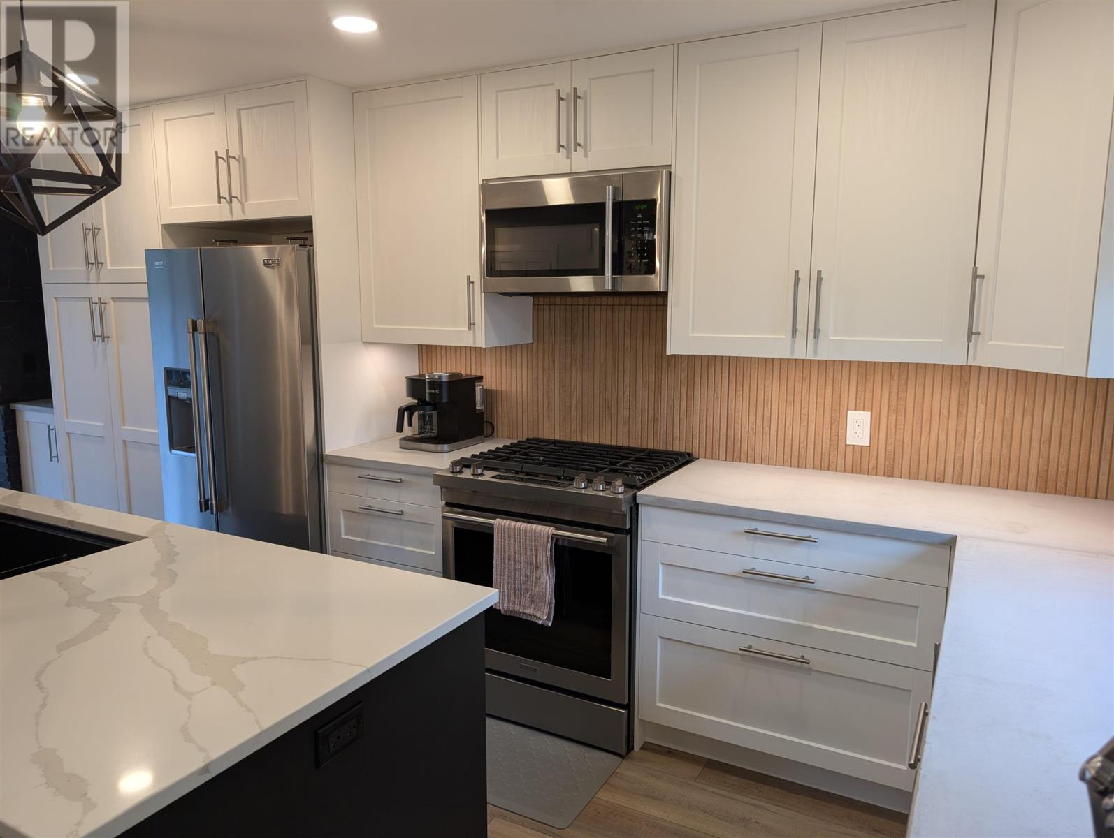 Photo 15 of 37 Birch St, Wawa ON