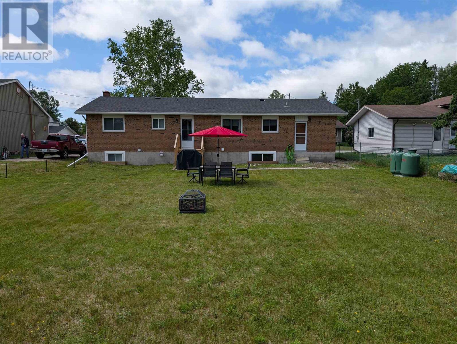 Photo 5 of 37 Birch St, Wawa ON