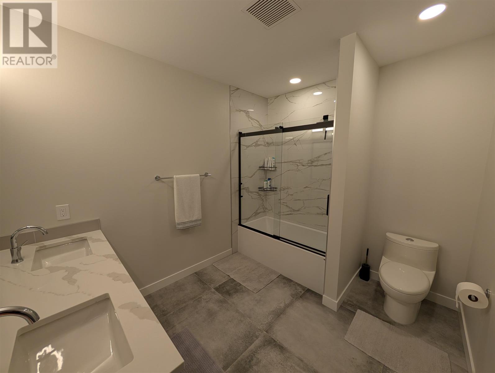 Photo 45 of 37 Birch St, Wawa ON