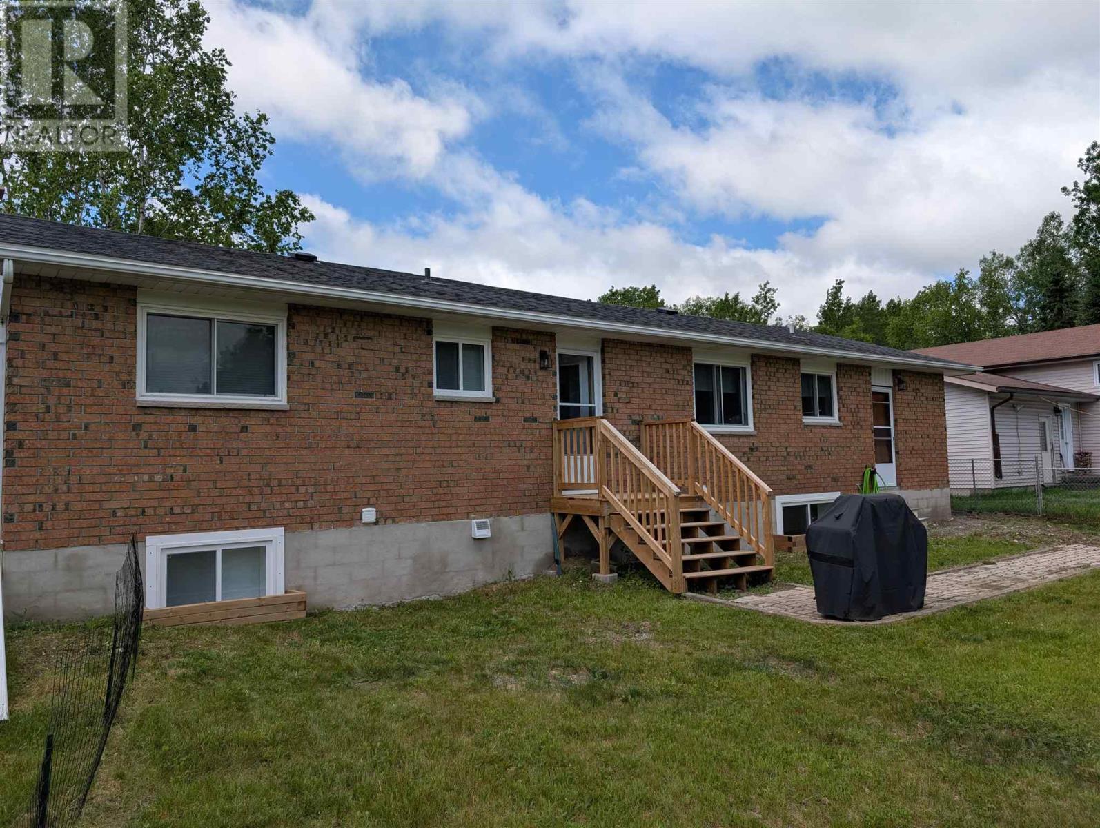 Photo 4 of 37 Birch St, Wawa ON