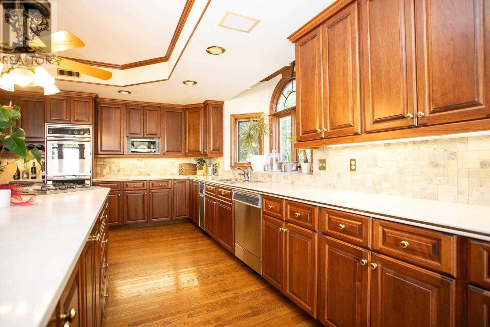 Photo 16 of 1707 Queen St E, Sault Ste Marie ON