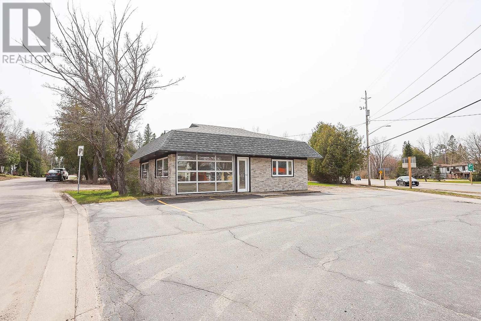 Photo 7 of 1202 Gore St, Richards Landing ON