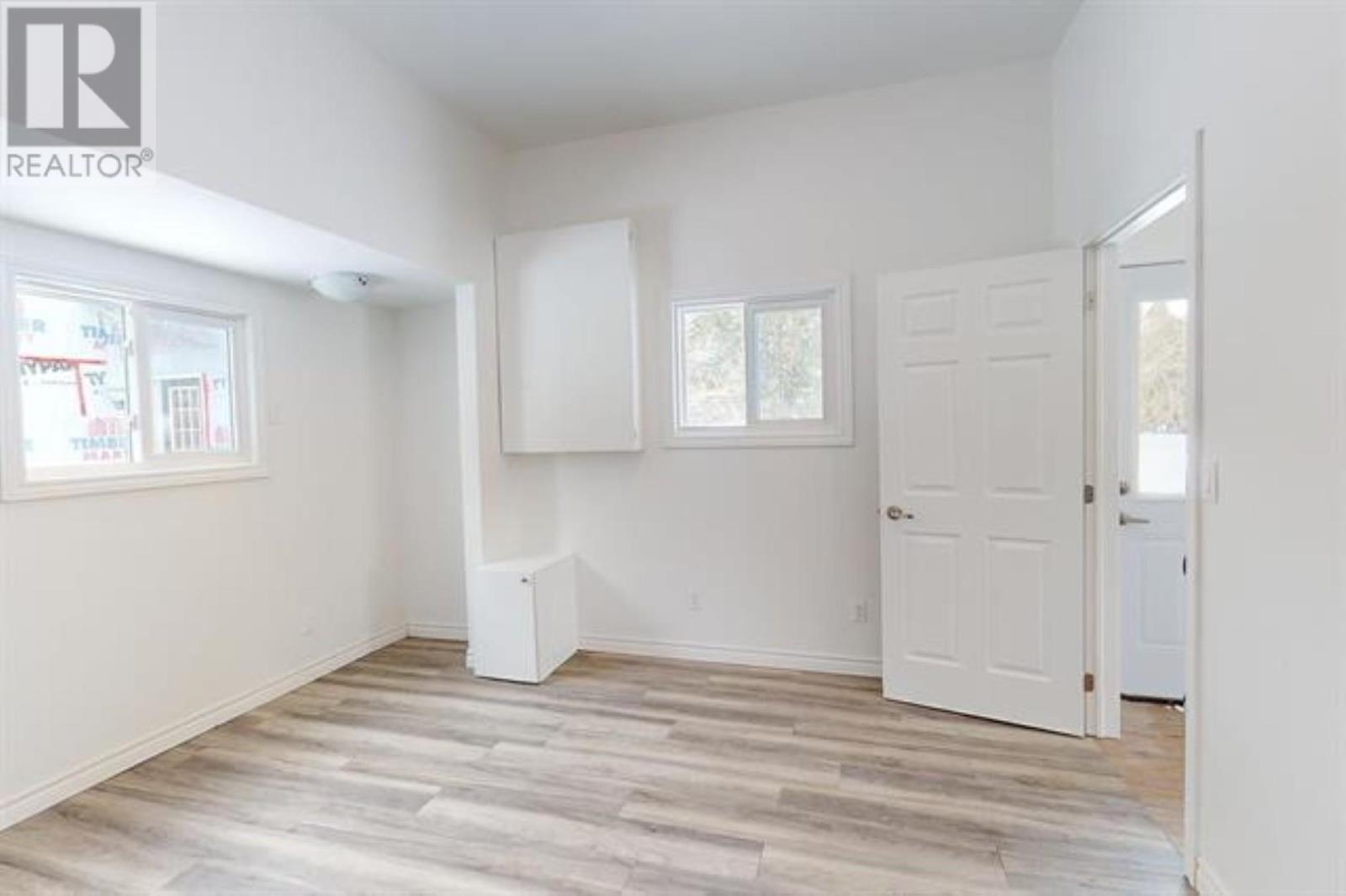 Photo 8 of 1202 Gore St, Richards Landing ON