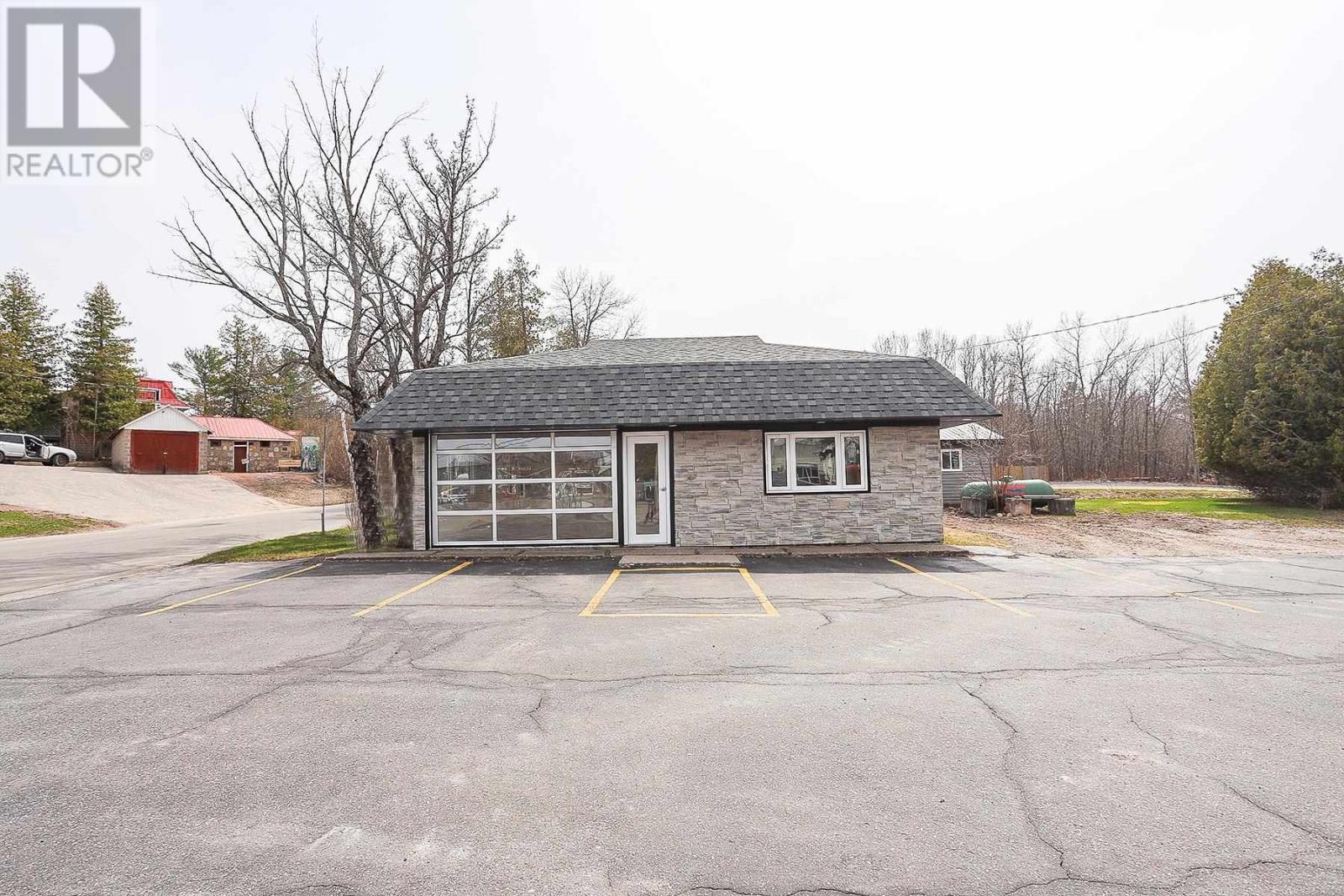Photo 6 of 1202 Gore St, Richards Landing ON