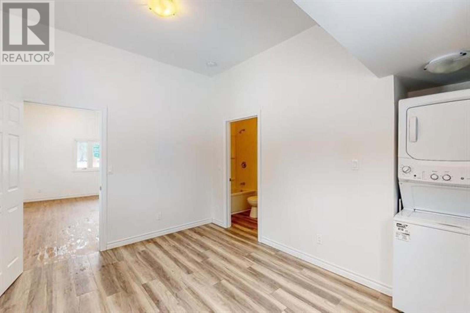 Photo 9 of 1202 Gore St, Richards Landing ON