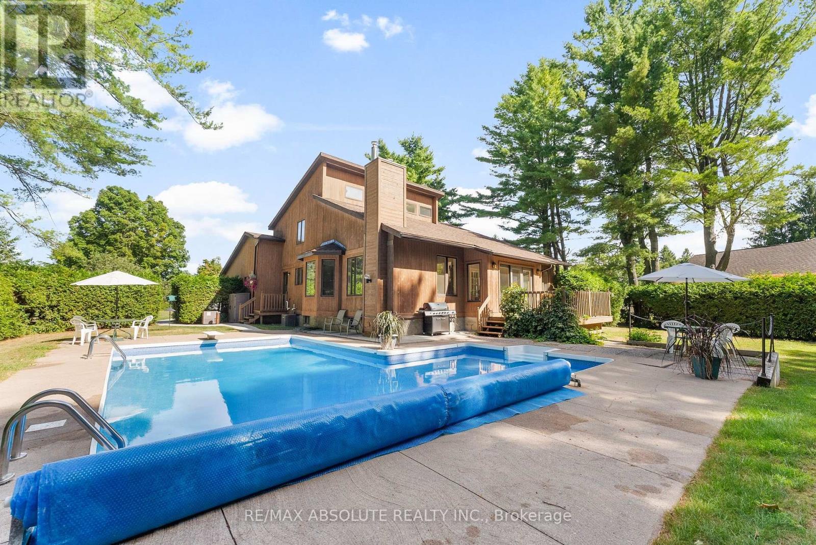 Photo 2 of 33 Old Orchard Lane, Mcnab Braeside ON