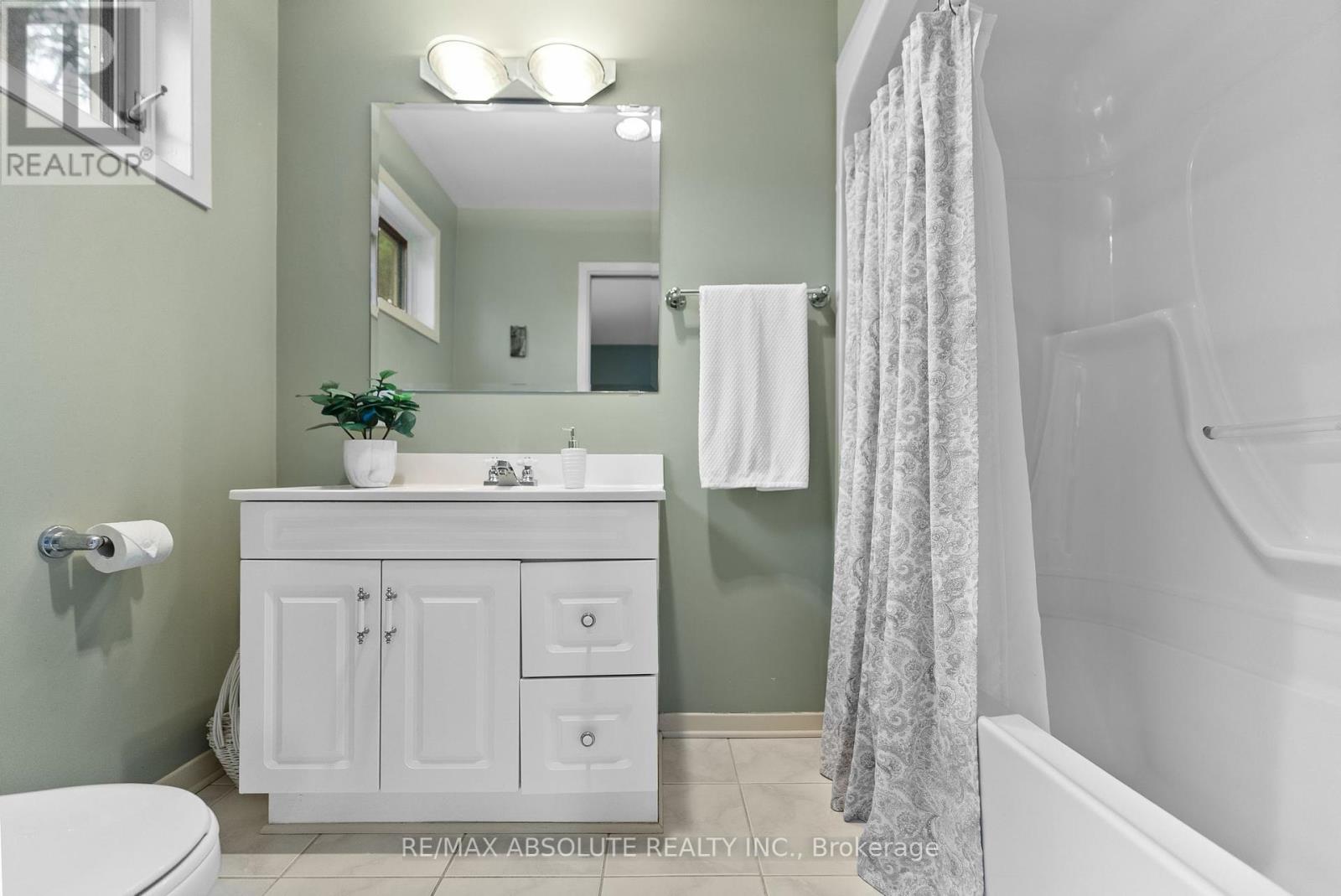 Photo 21 of 33 Old Orchard Lane, Mcnab Braeside ON