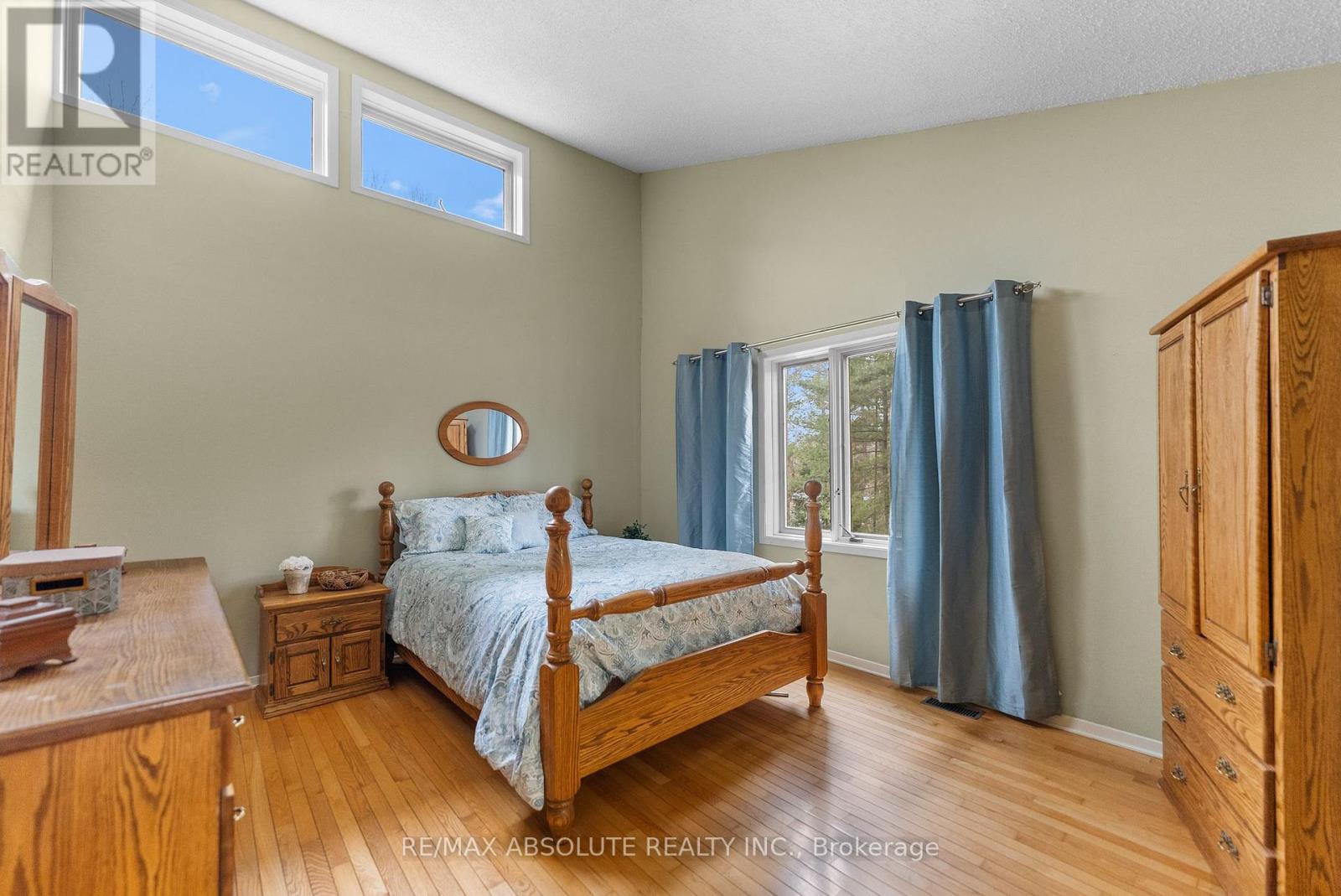 Photo 22 of 33 Old Orchard Lane, Mcnab Braeside ON