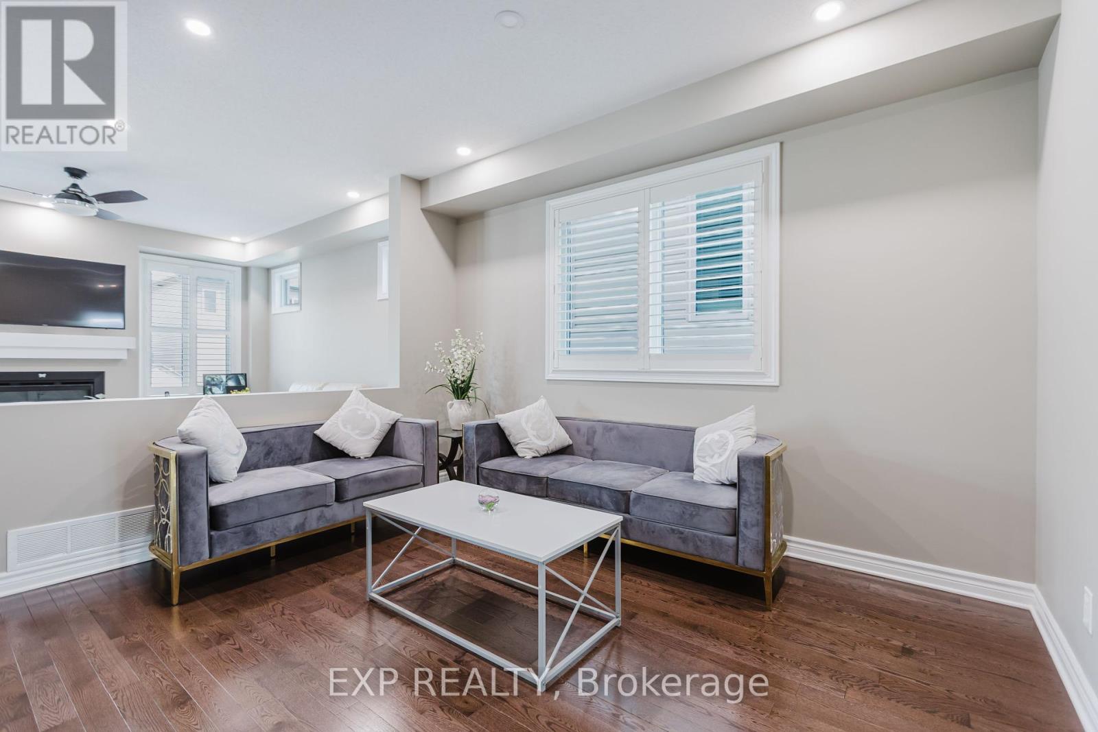 Oak hardwood throughout, no carpet