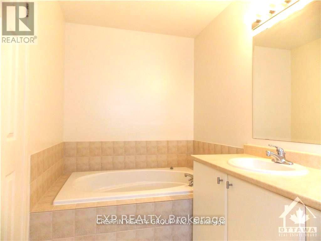 Photo 13 of 169 Sorento Street, Ottawa ON