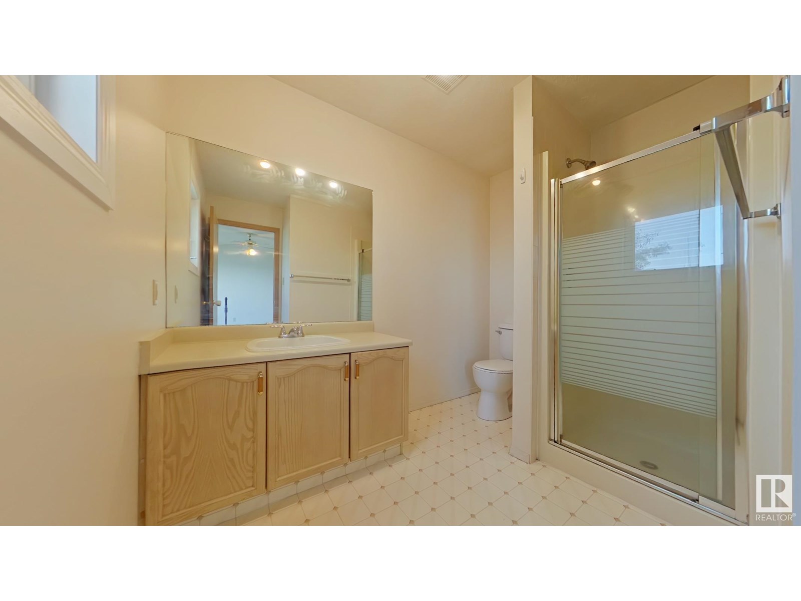 Photo 16 of 31 3520 60 St Nw, Edmonton AB