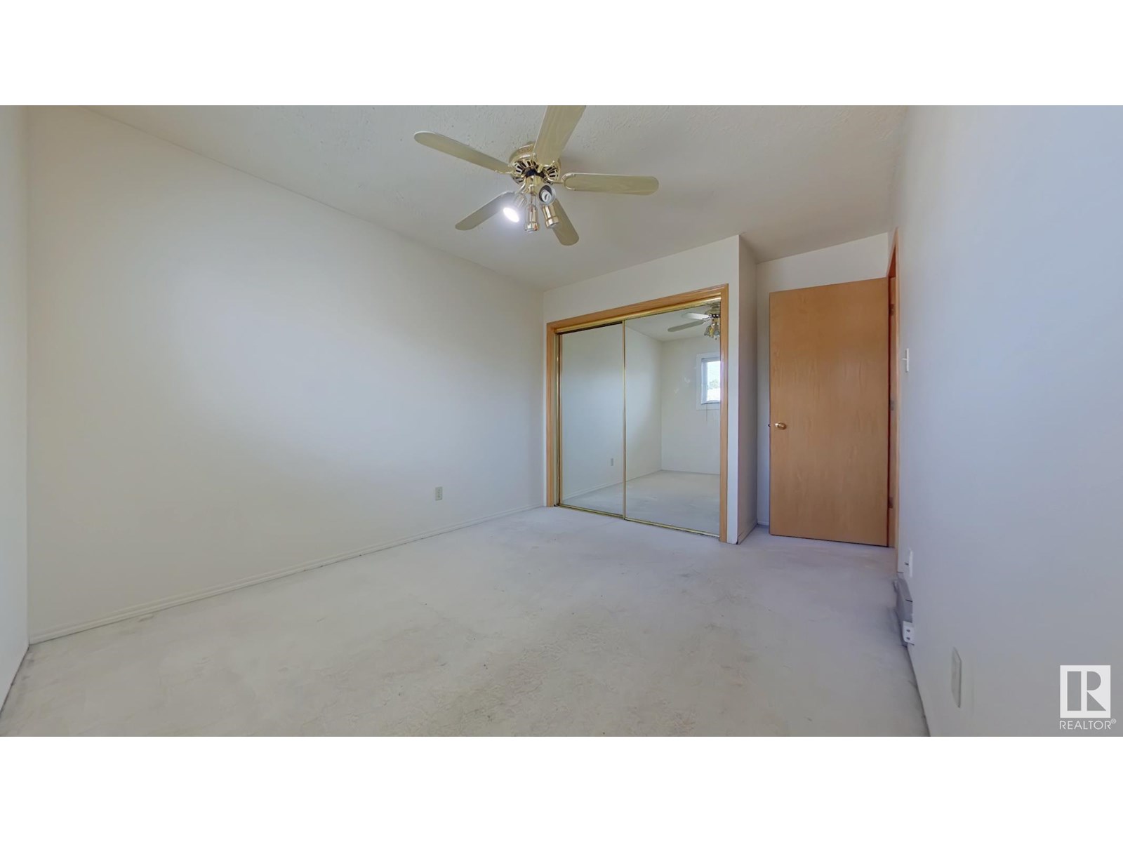 Photo 17 of 31 3520 60 St Nw, Edmonton AB