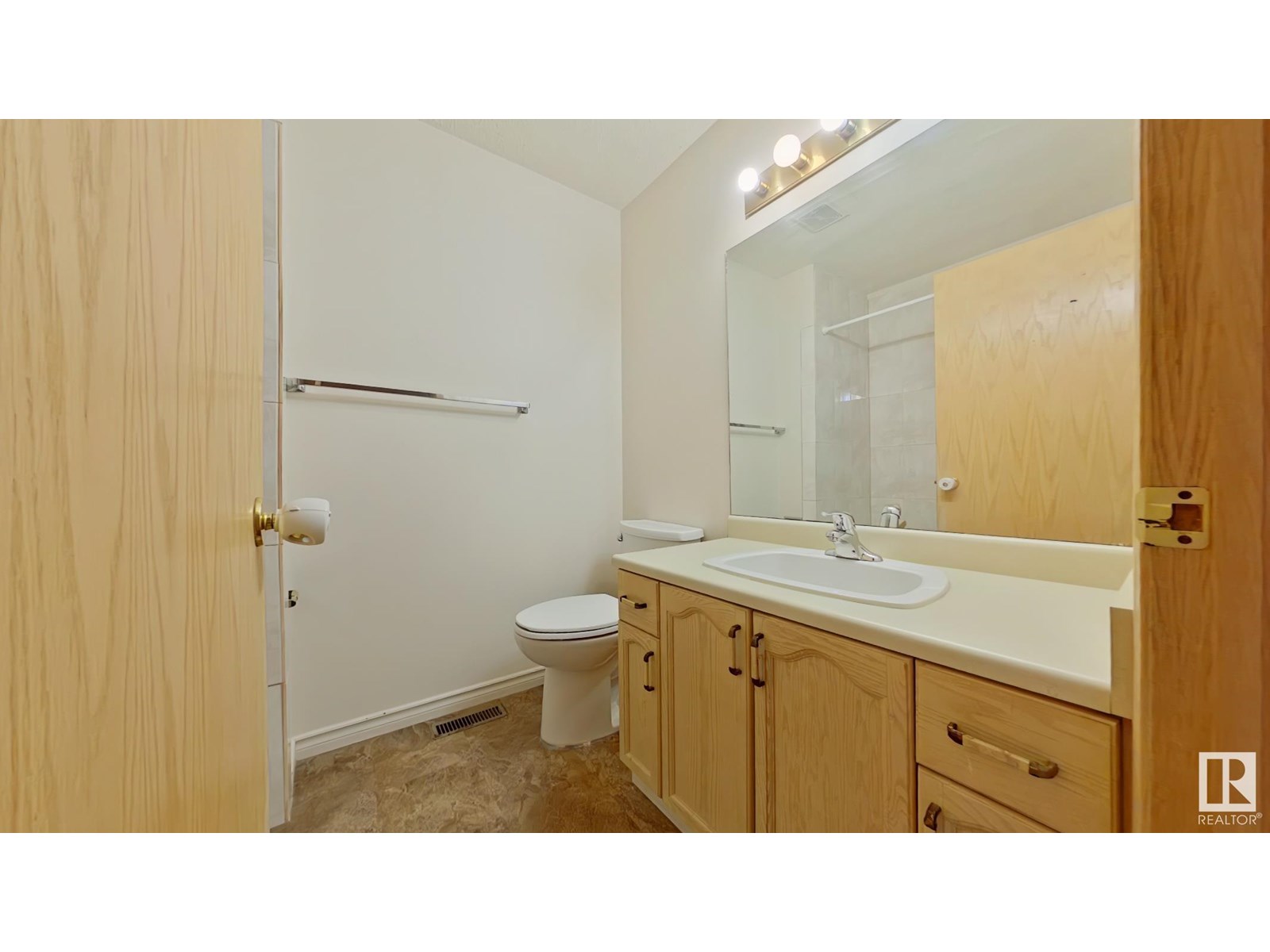 Photo 19 of 31 3520 60 St Nw, Edmonton AB