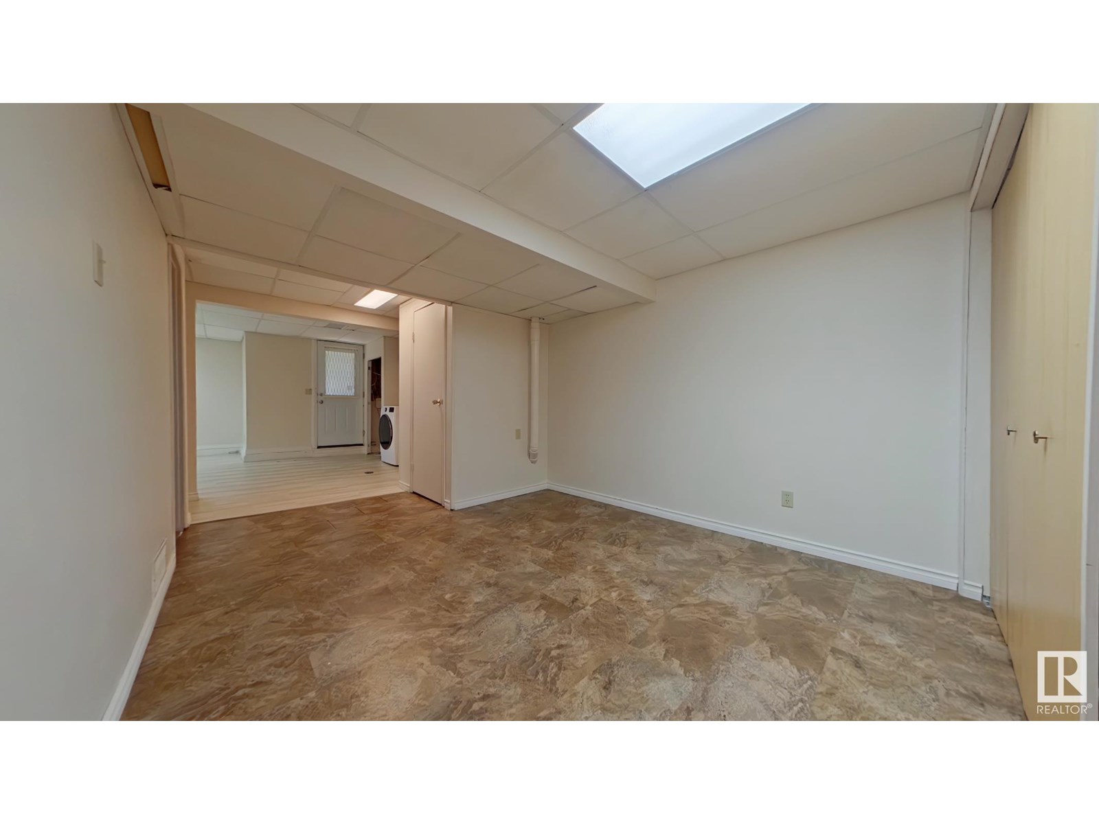 Photo 20 of 31 3520 60 St Nw, Edmonton AB