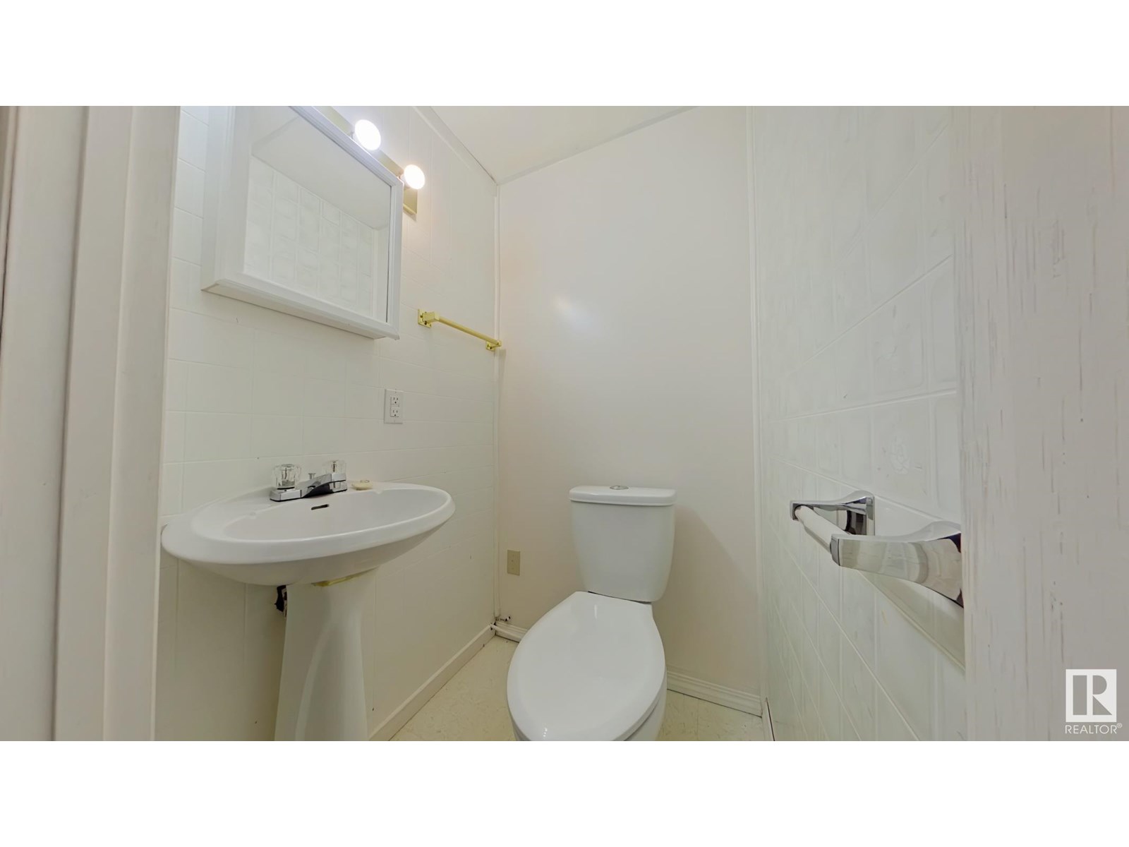 Photo 21 of 31 3520 60 St Nw, Edmonton AB
