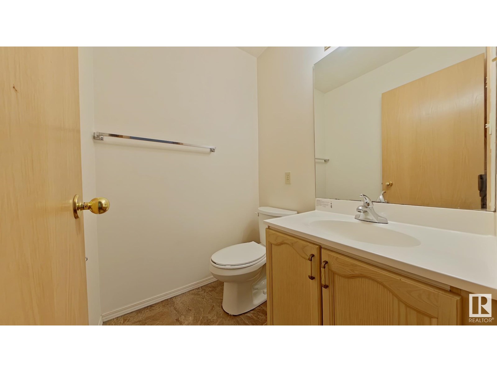 Photo 6 of 31 3520 60 St Nw, Edmonton AB
