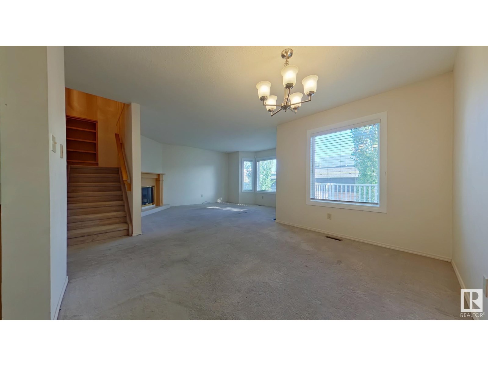Photo 9 of 31 3520 60 St Nw, Edmonton AB