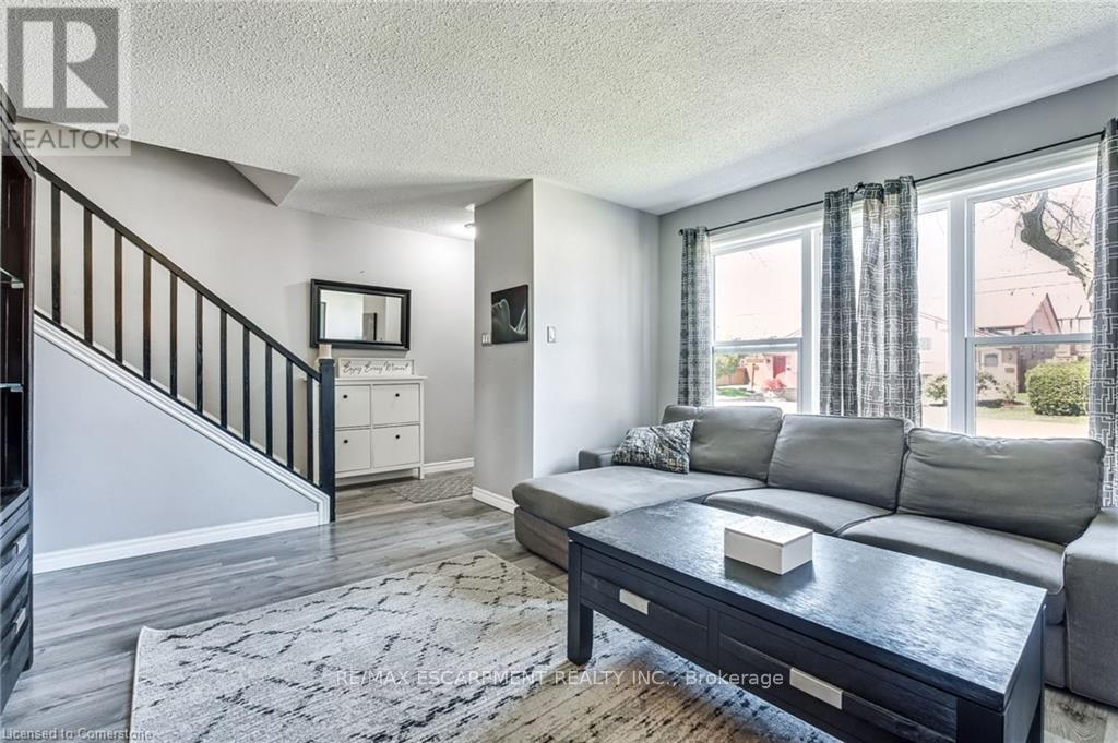 Photo 3 of 2 2700 Barton Street E, Hamilton ON