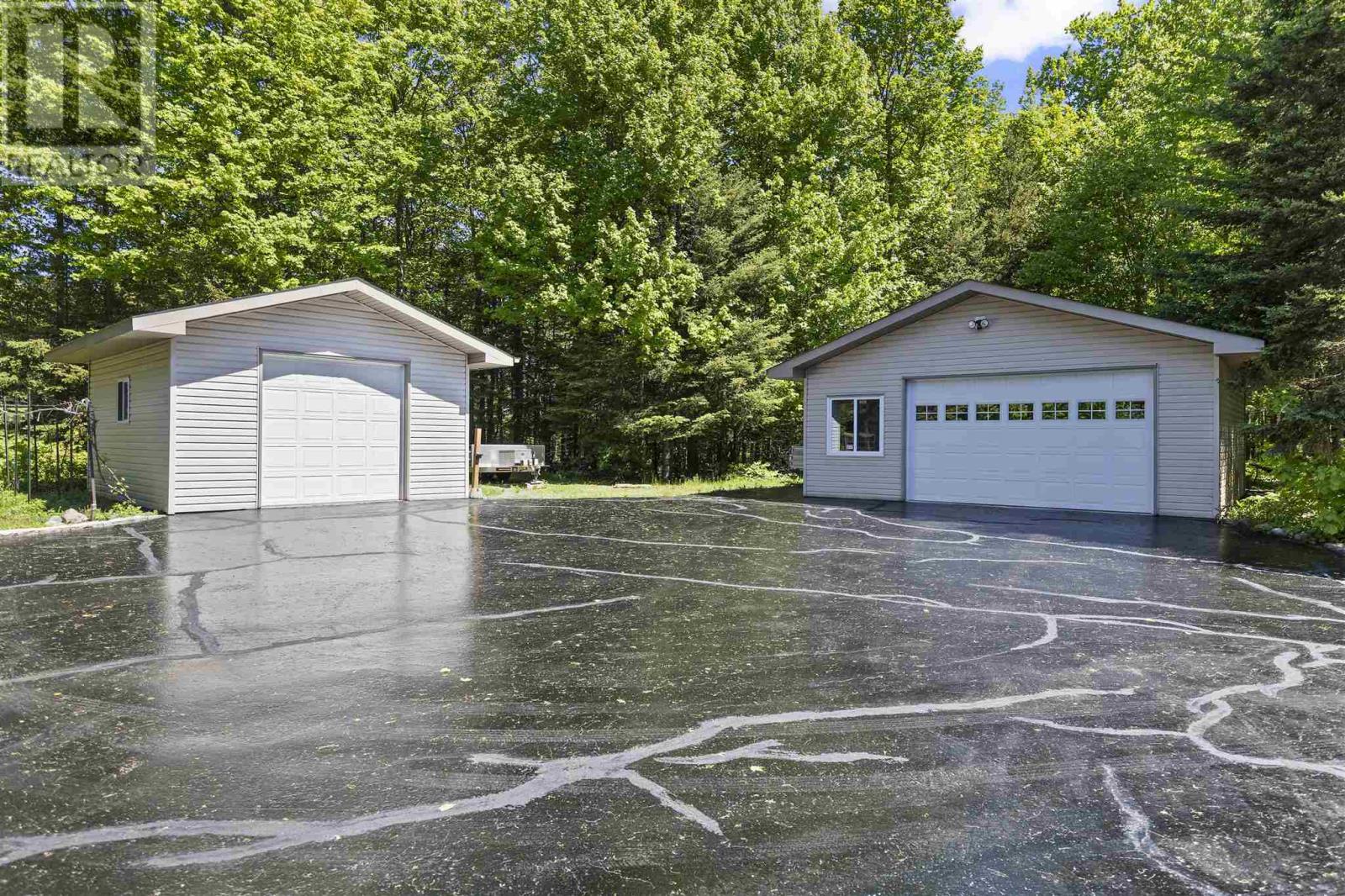 Photo 40 of 73 Birkshire Pl, Sault Ste Marie ON