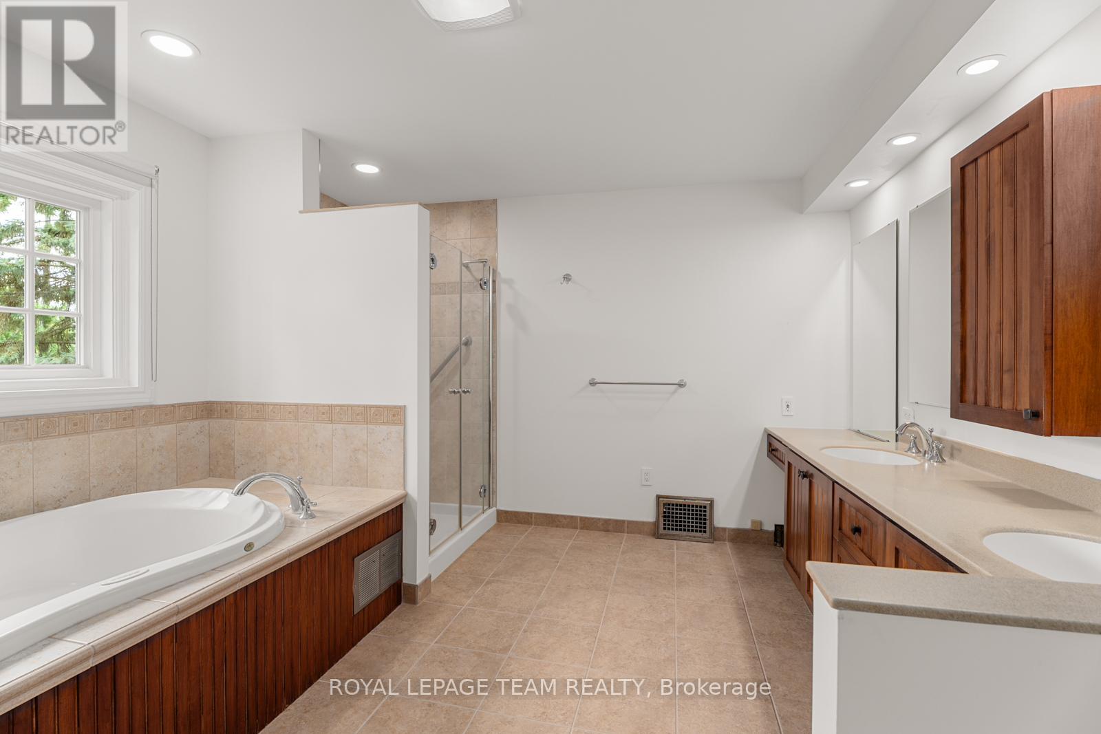 Photo 15 of 308 Manor Avenue, Ottawa ON