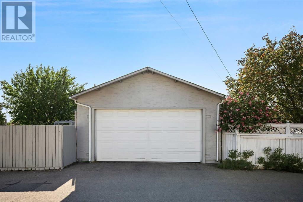Single Family House for Sale in  Penworth Way SE Penbrooke Meadows Calgary 