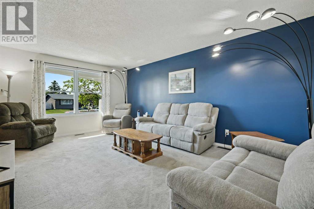 Single Family House for Sale in  Penworth Way SE Penbrooke Meadows Calgary 