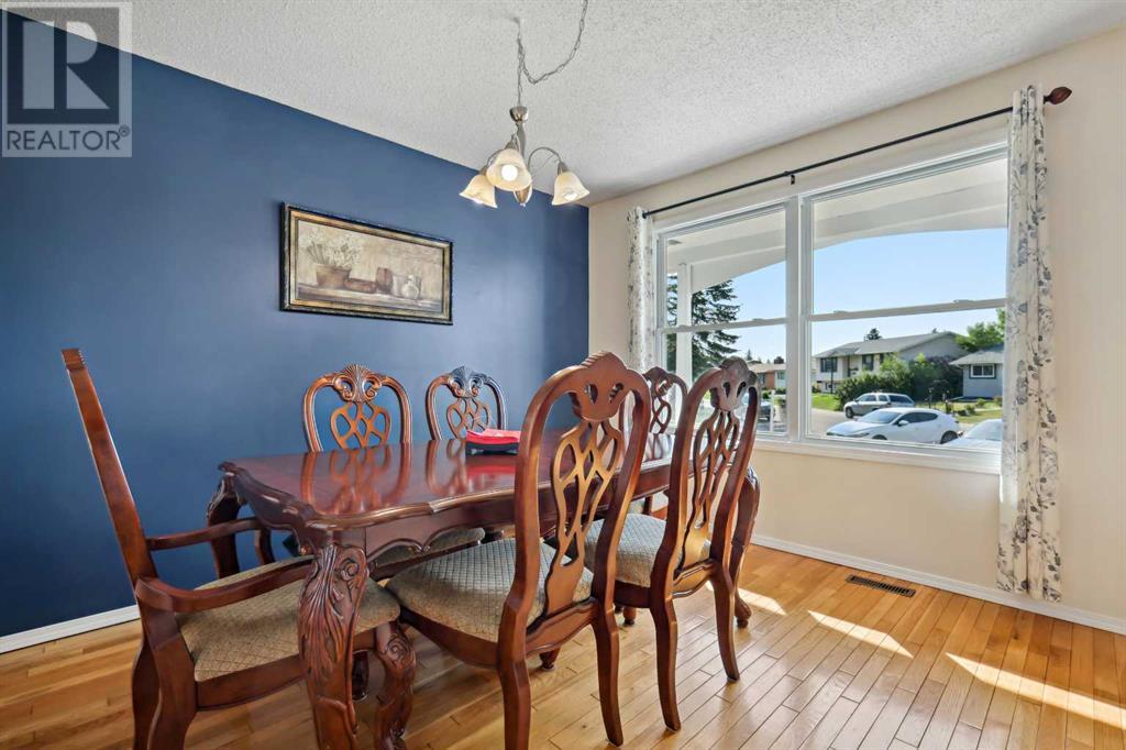 Single Family House for Sale in  Penworth Way SE Penbrooke Meadows Calgary 