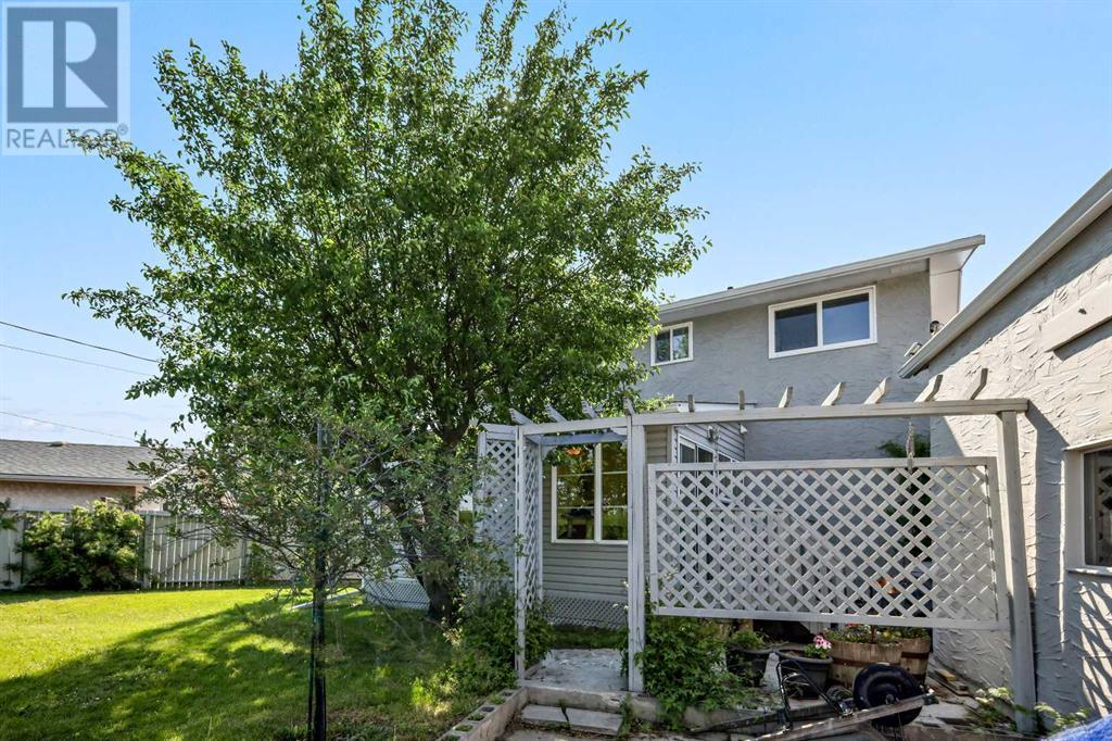 Single Family House for Sale in  Penworth Way SE Penbrooke Meadows Calgary 