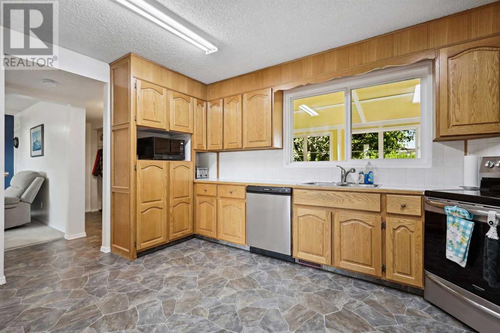 Single Family House for Sale in  Penworth Way SE Penbrooke Meadows Calgary 