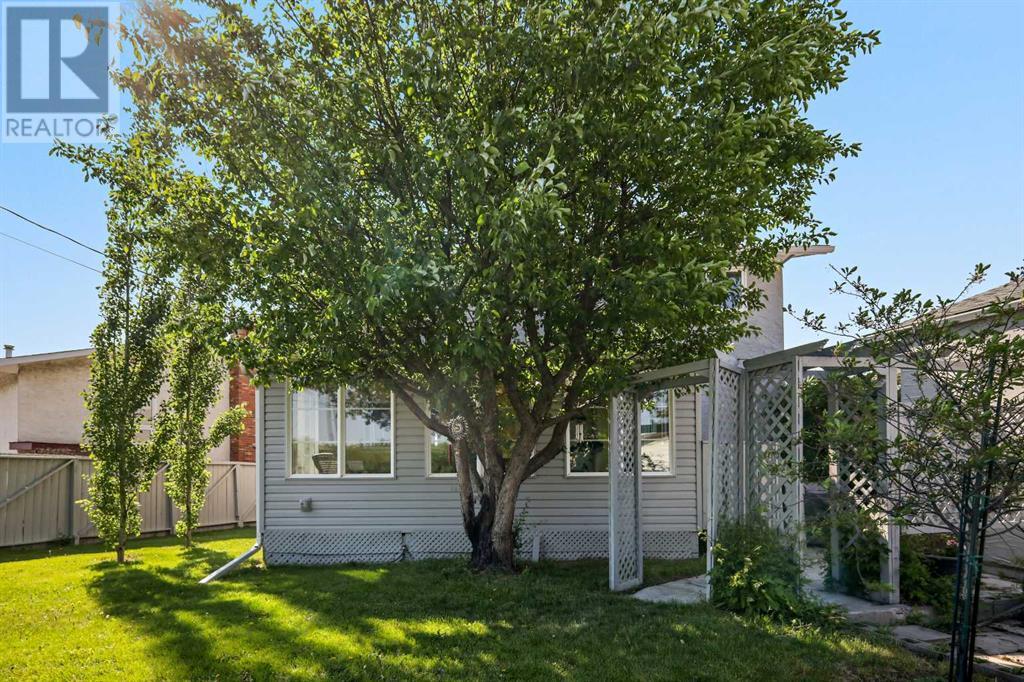 Single Family House for Sale in  Penworth Way SE Penbrooke Meadows Calgary 