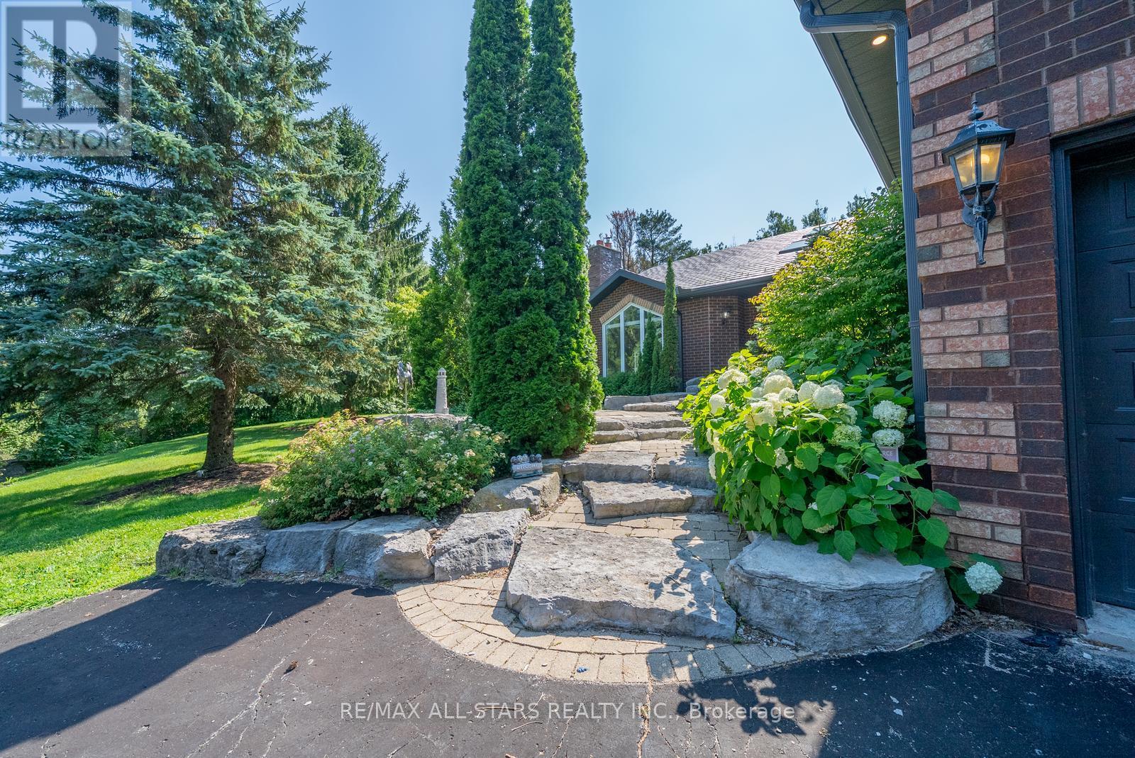 Photo 18 of 64 Woodbridge Circle, Scugog ON