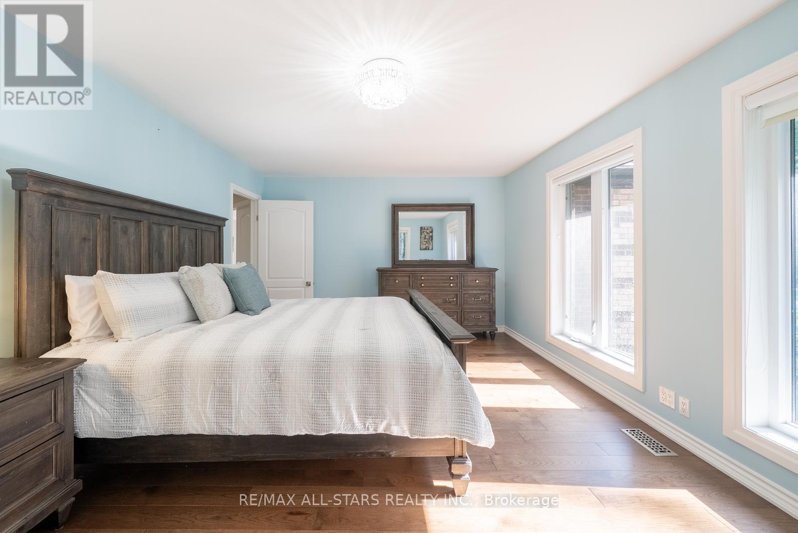 Photo 3 of 64 Woodbridge Circle, Scugog ON