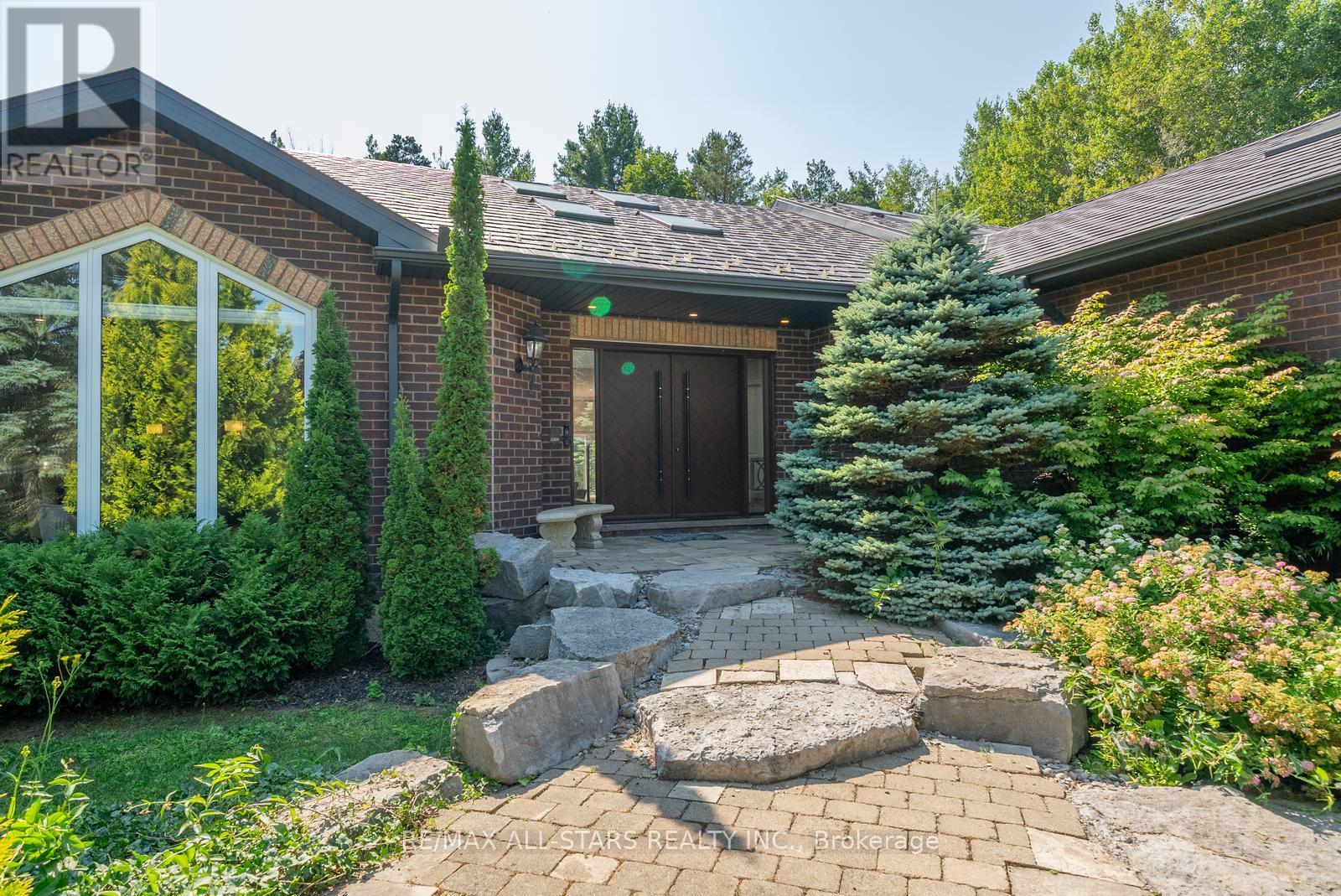 Photo 9 of 64 Woodbridge Circle, Scugog ON