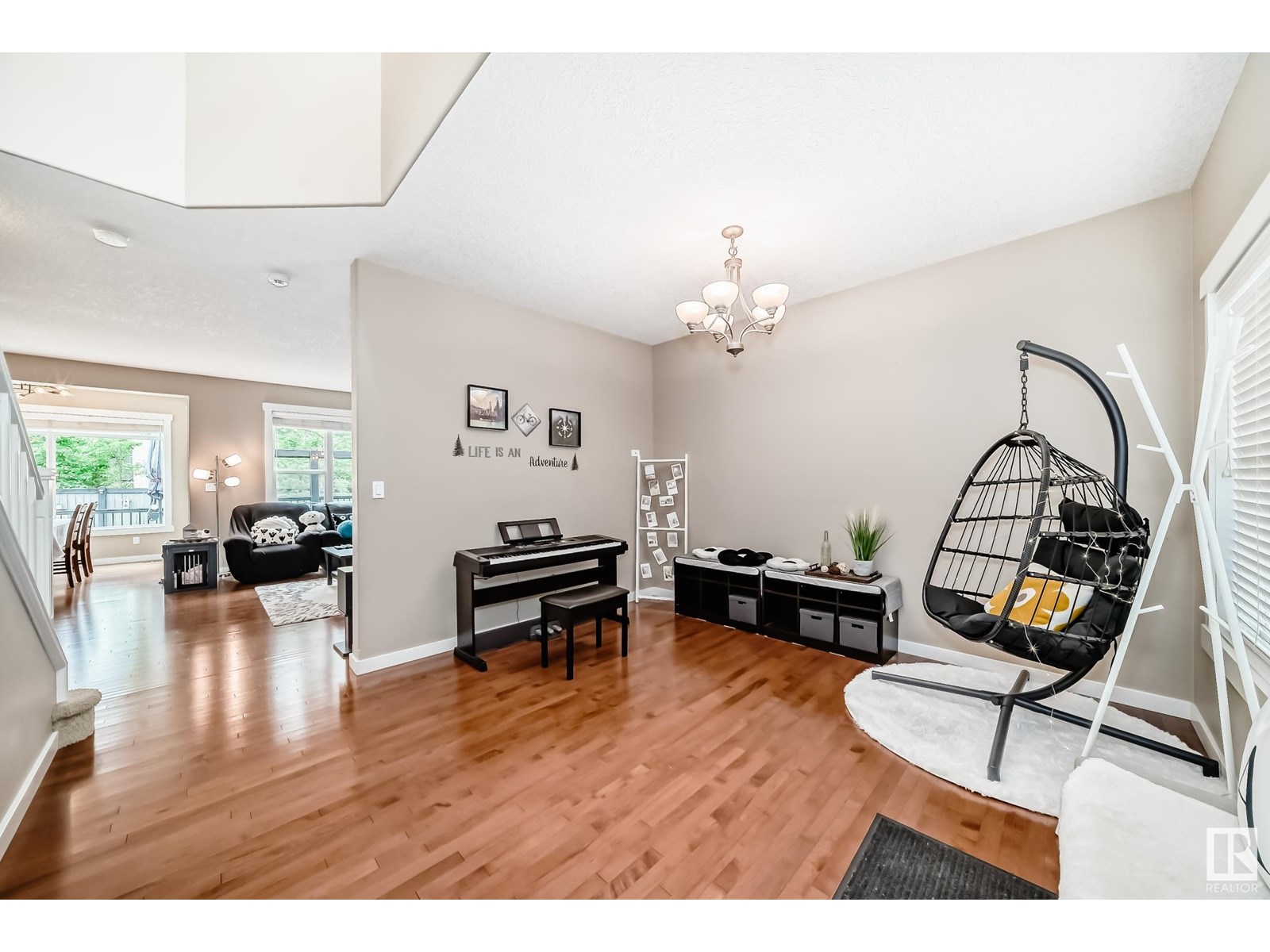 Photo 11 of 313 Magrath Bv Nw, Edmonton AB