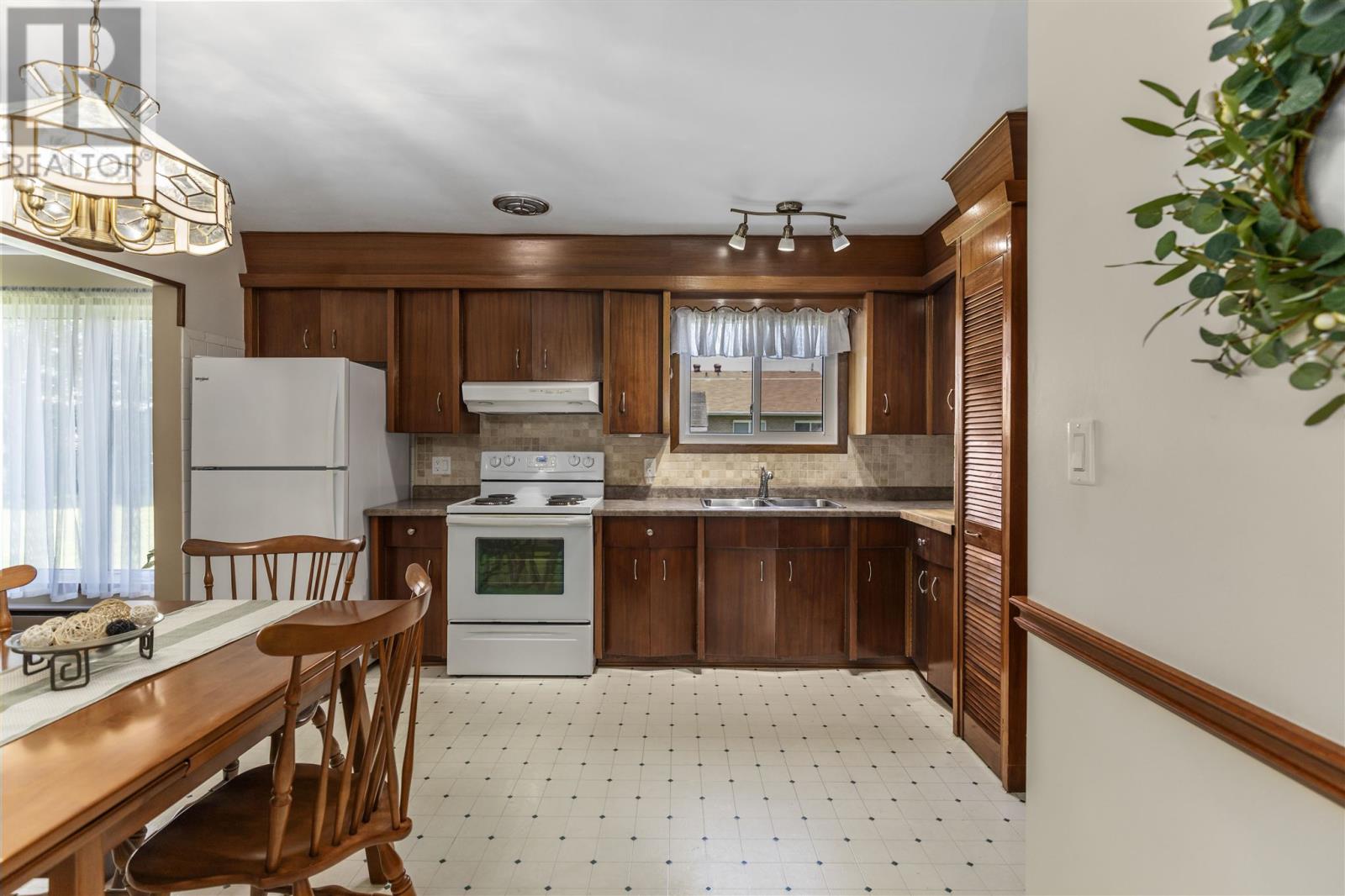 Photo 12 of 380 Sussex Rd, Sault Ste Marie ON