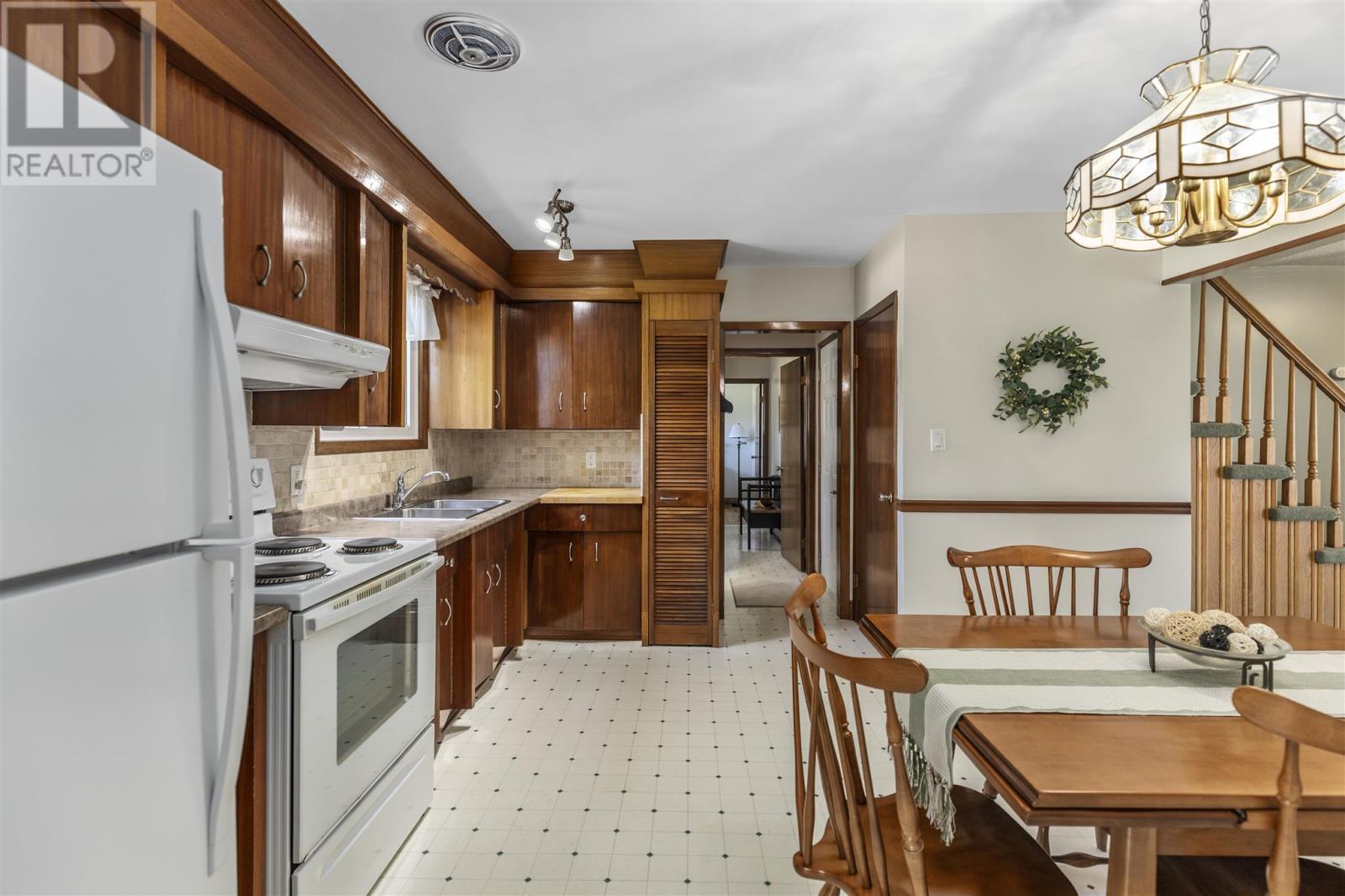 Photo 10 of 380 Sussex Rd, Sault Ste Marie ON