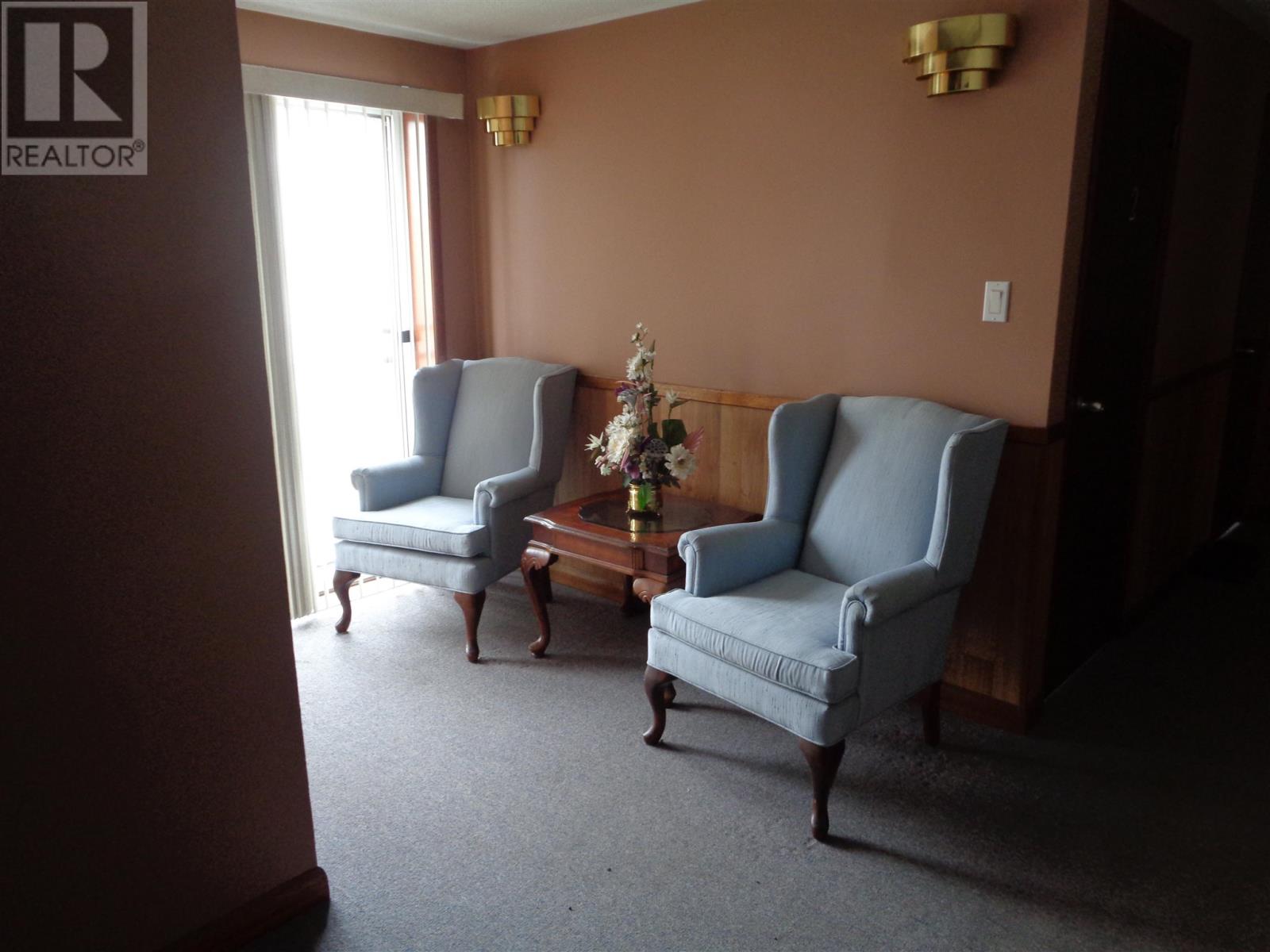Photo 16 of 446 450 Queen St E, Sault Ste Marie ON