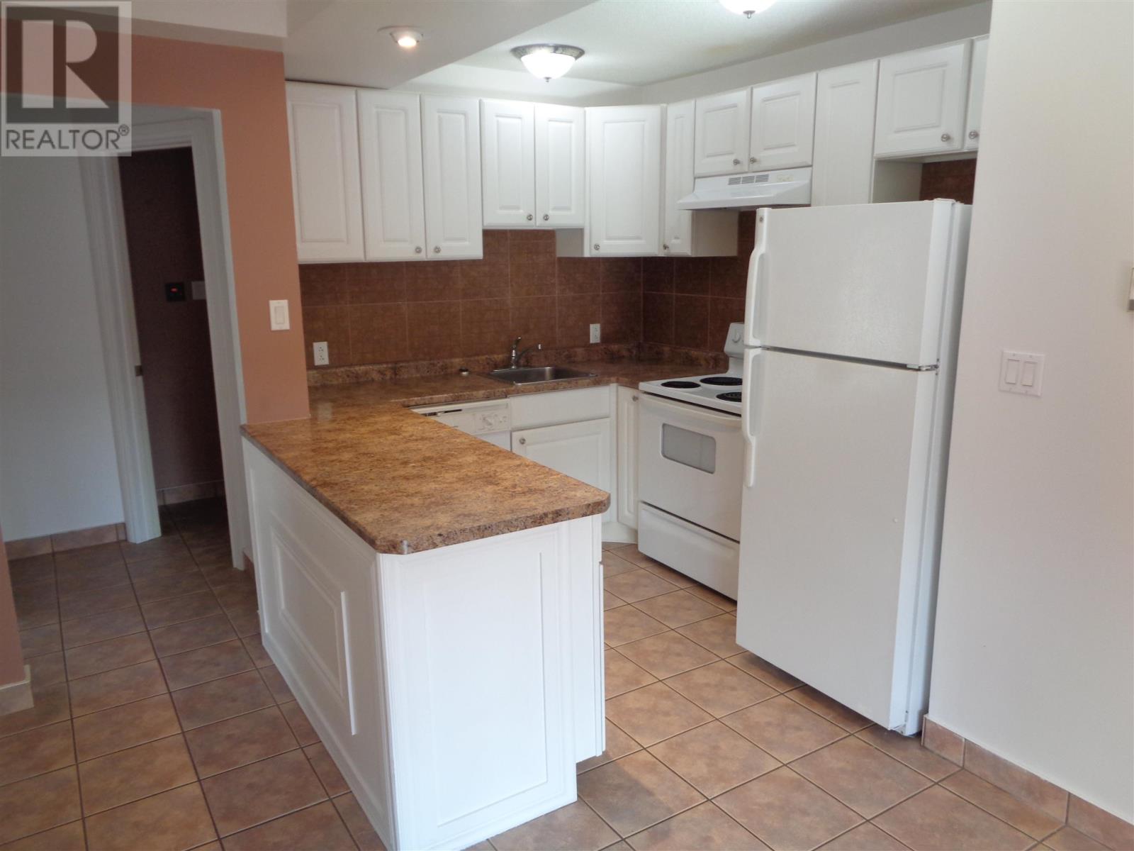 Photo 13 of 446 450 Queen St E, Sault Ste Marie ON